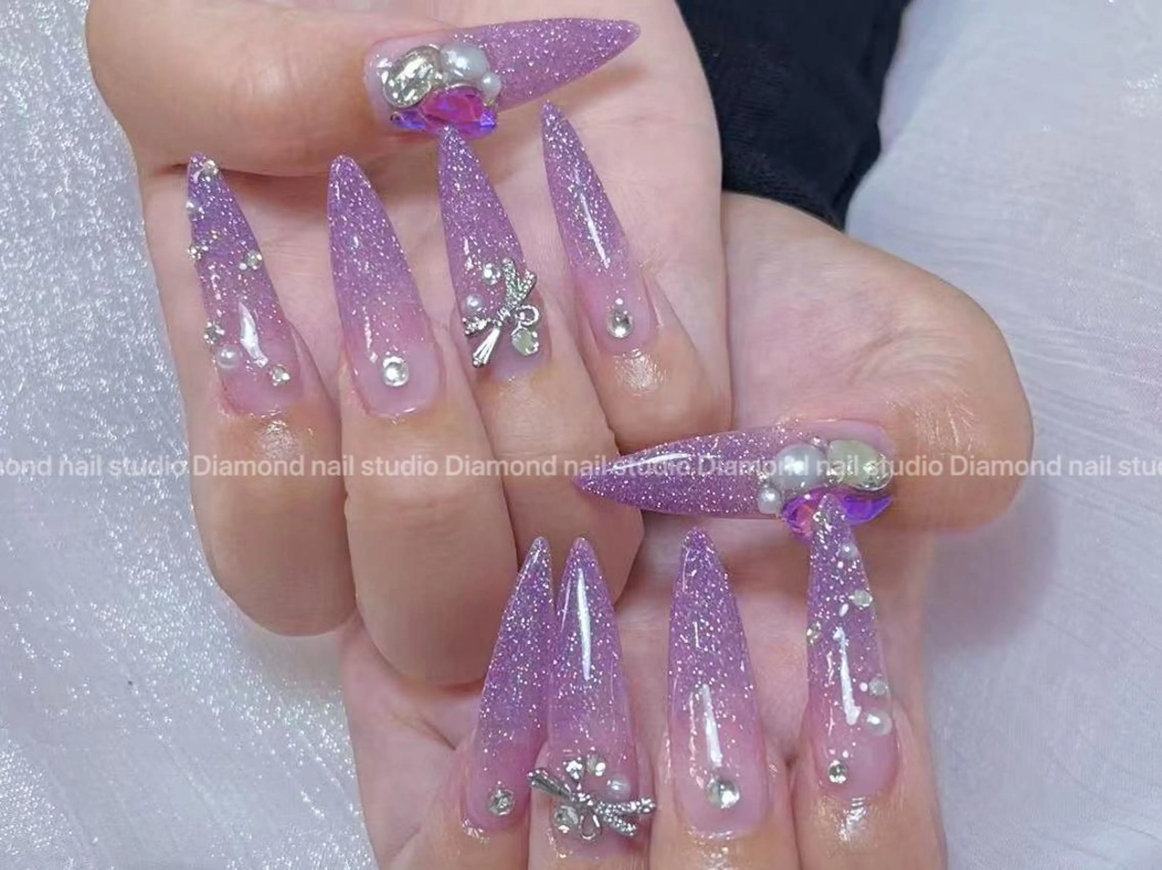 ネイル アートネイル オーロラネイル ガーリー キラキラネイル 韓国ネイル ハンドネイル DIAMOND 💦のネイルデザイン