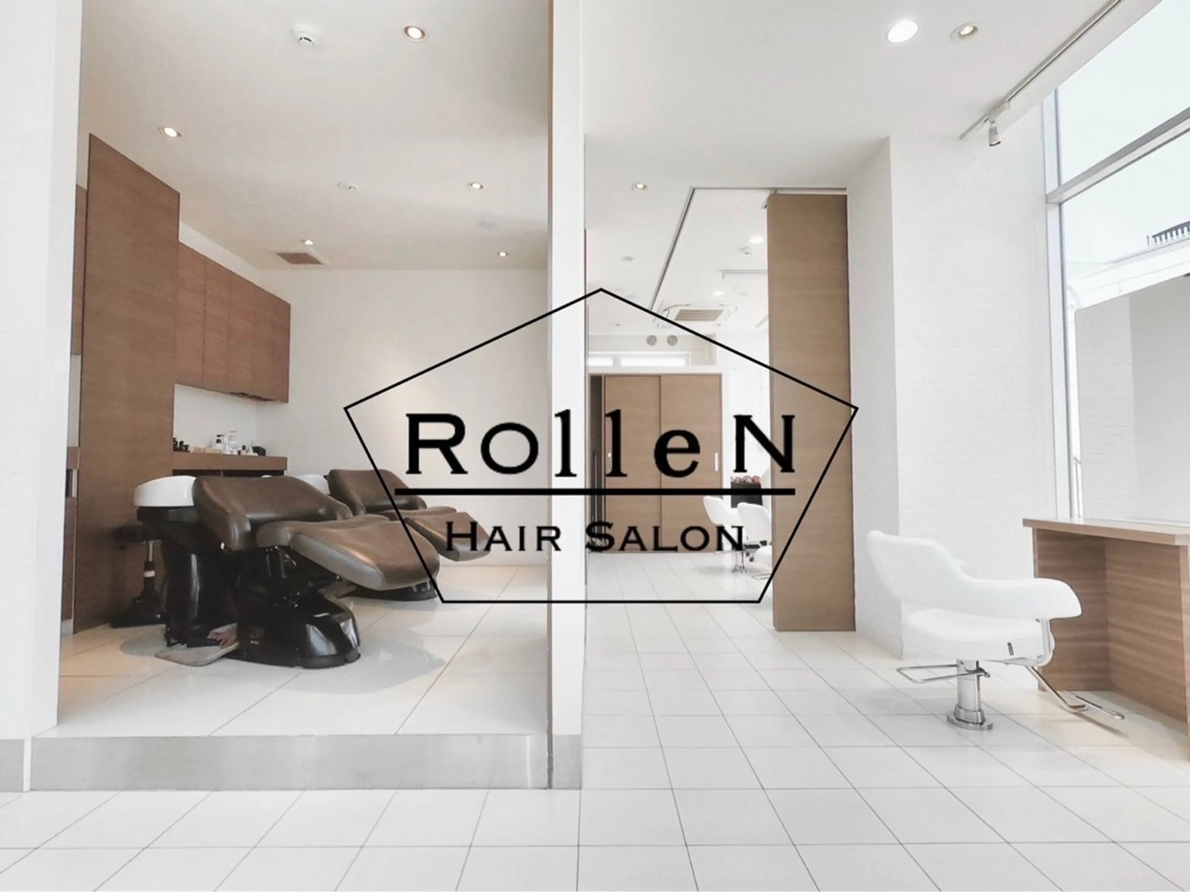 rollen所属・美魔女 美容師NAOのヘアスタイル