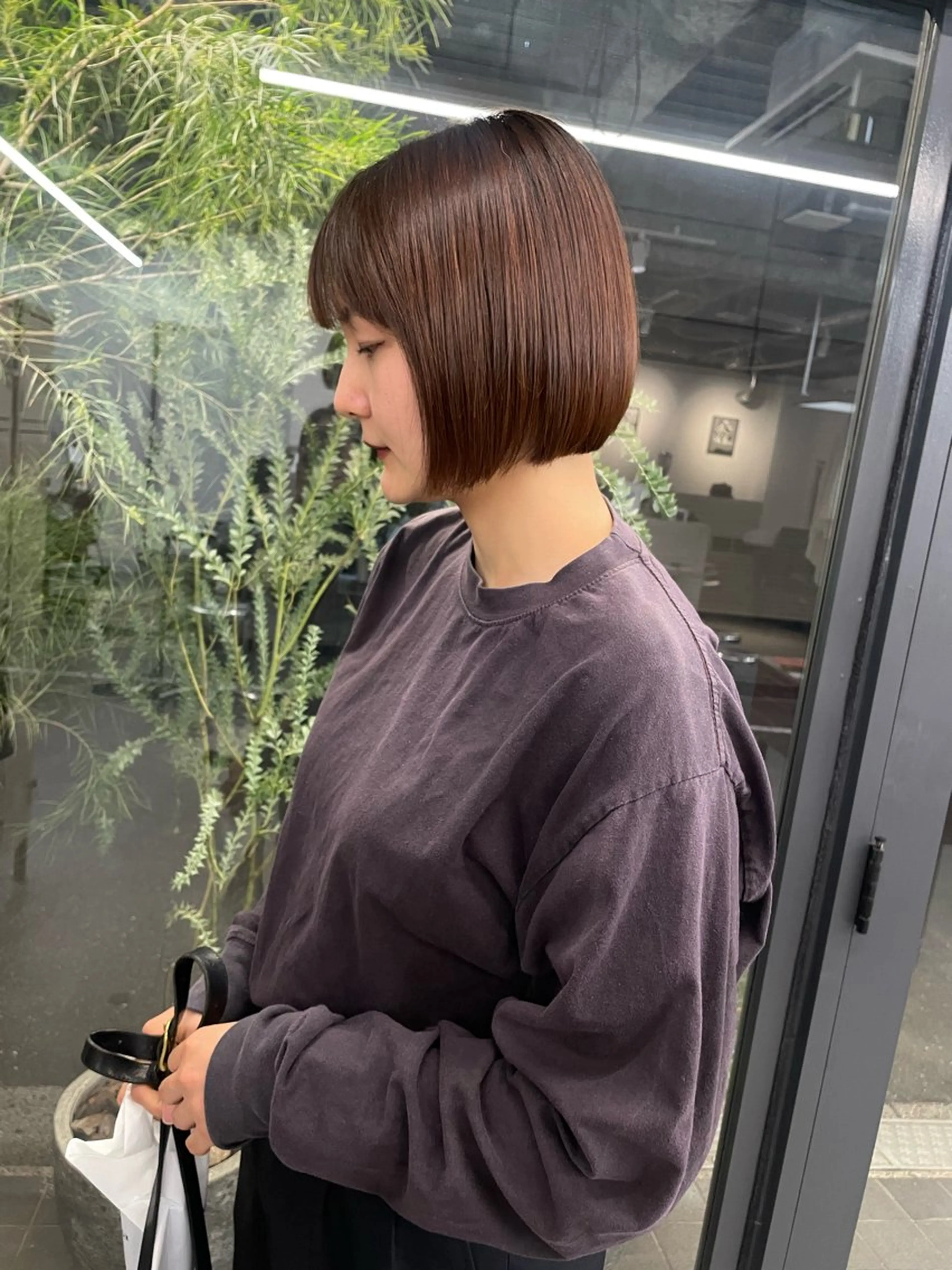 ショート ボブ パーマ、ボブ、透明感 カラー、小須田ゆあのヘアスタイル