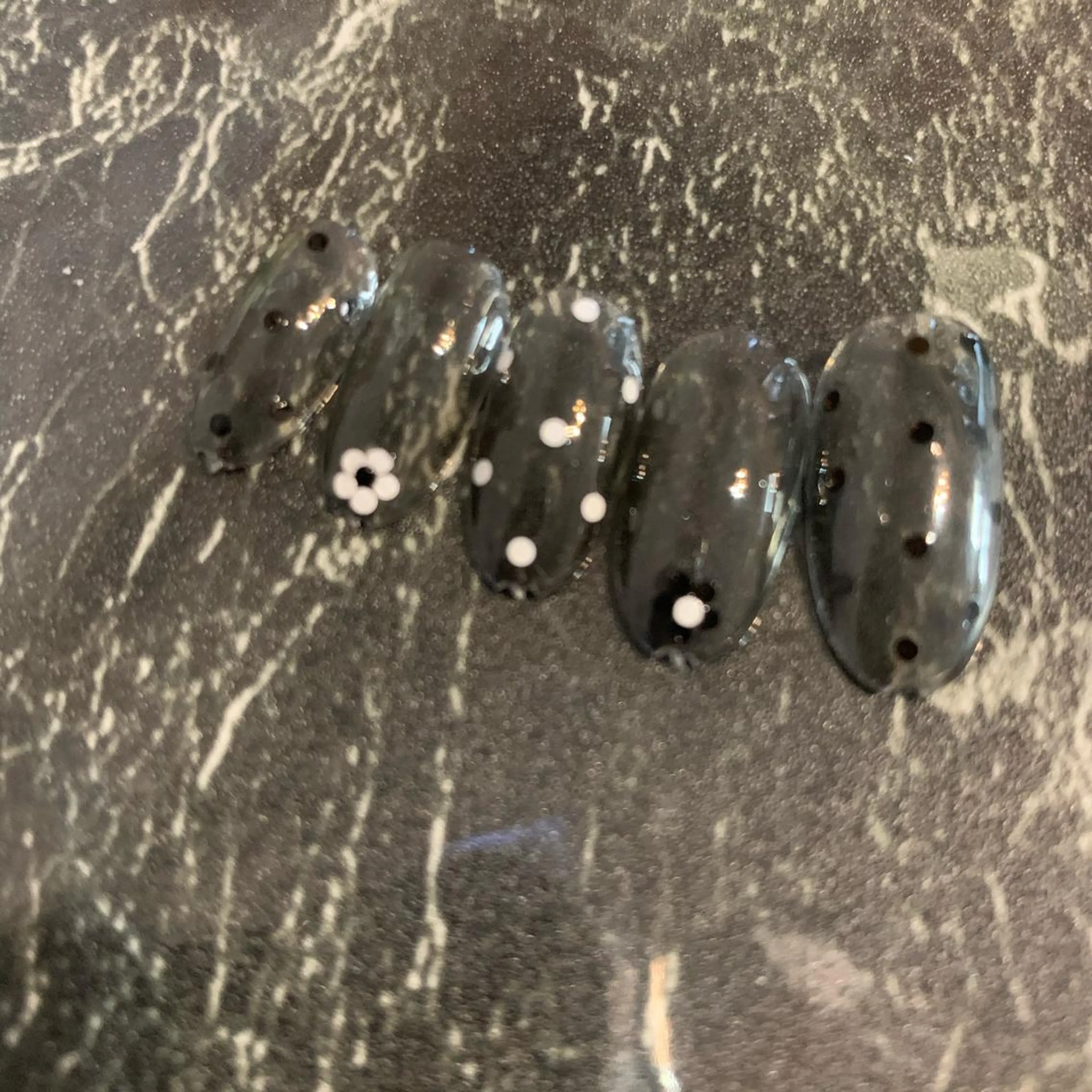 ネイル クリアネイル ドット マルサンカクシカク所属・○△□ 守口市のネイルデザイン