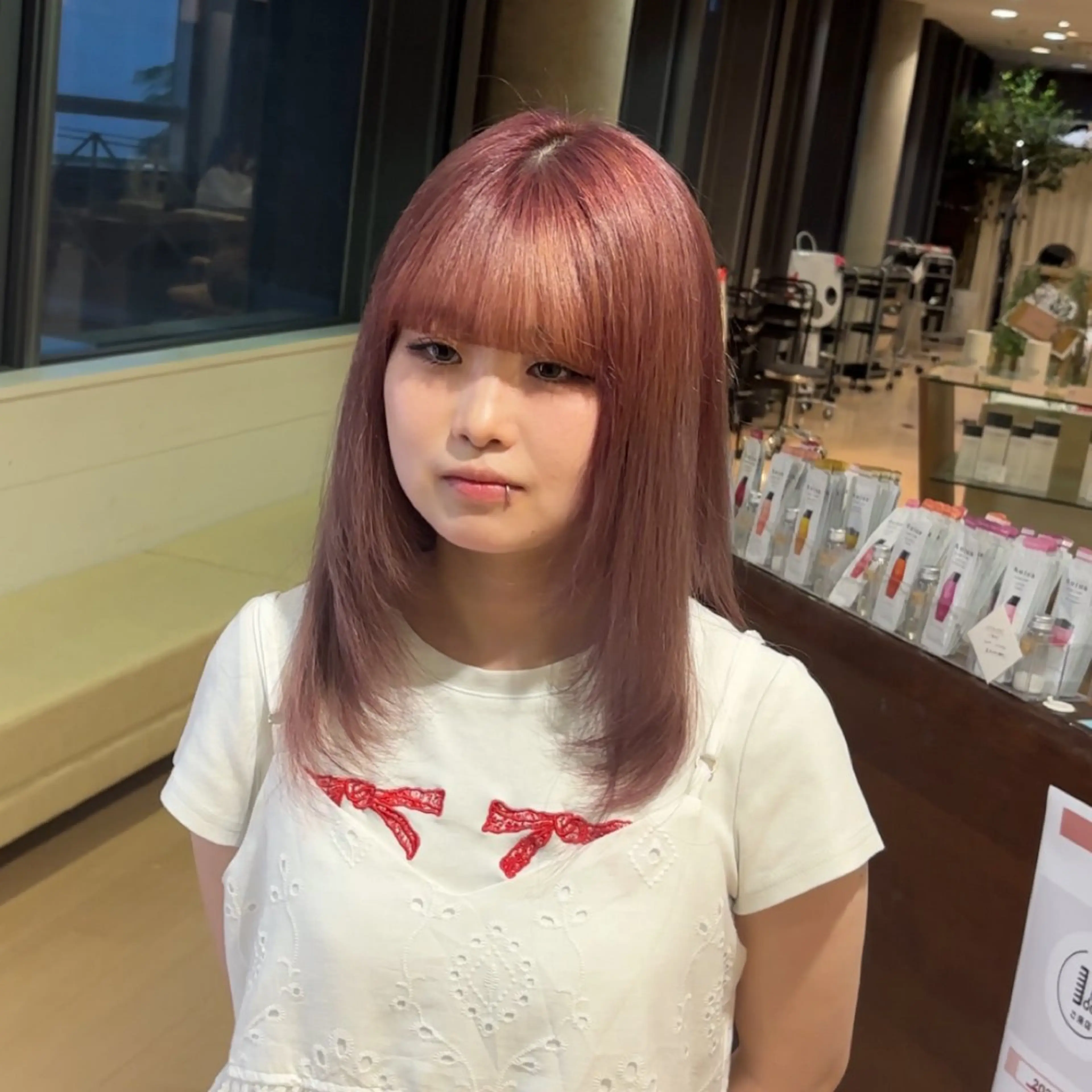 セミロング カラー ヘアカラー トリートメント aura所属・CONAN｜レイヤー ボブ／ハイトーンのヘアスタイル