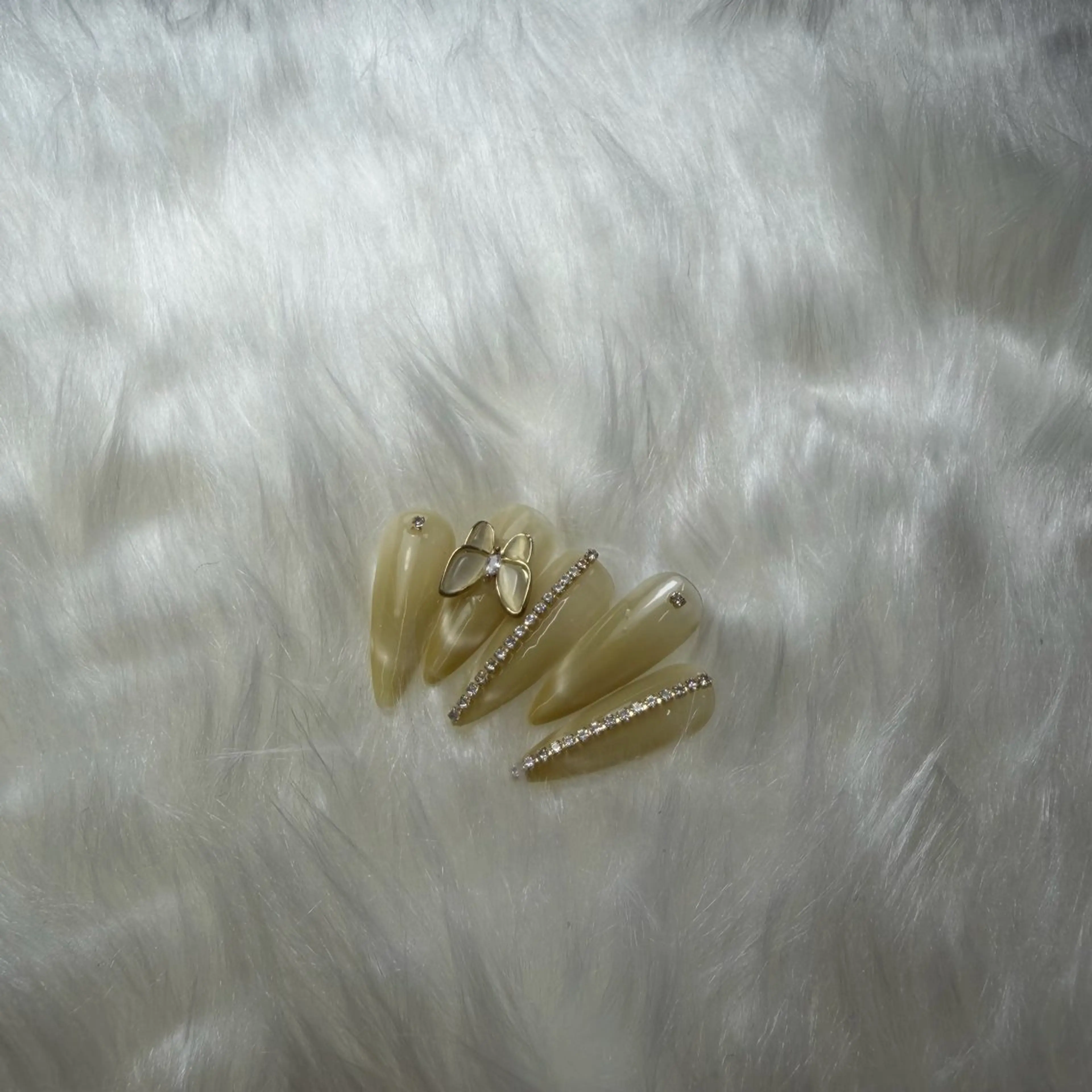 ネイル フレンチネイル マグネットネイル マグネットフレンチ 黄色 Nail&Eye hanaのネイルデザイン