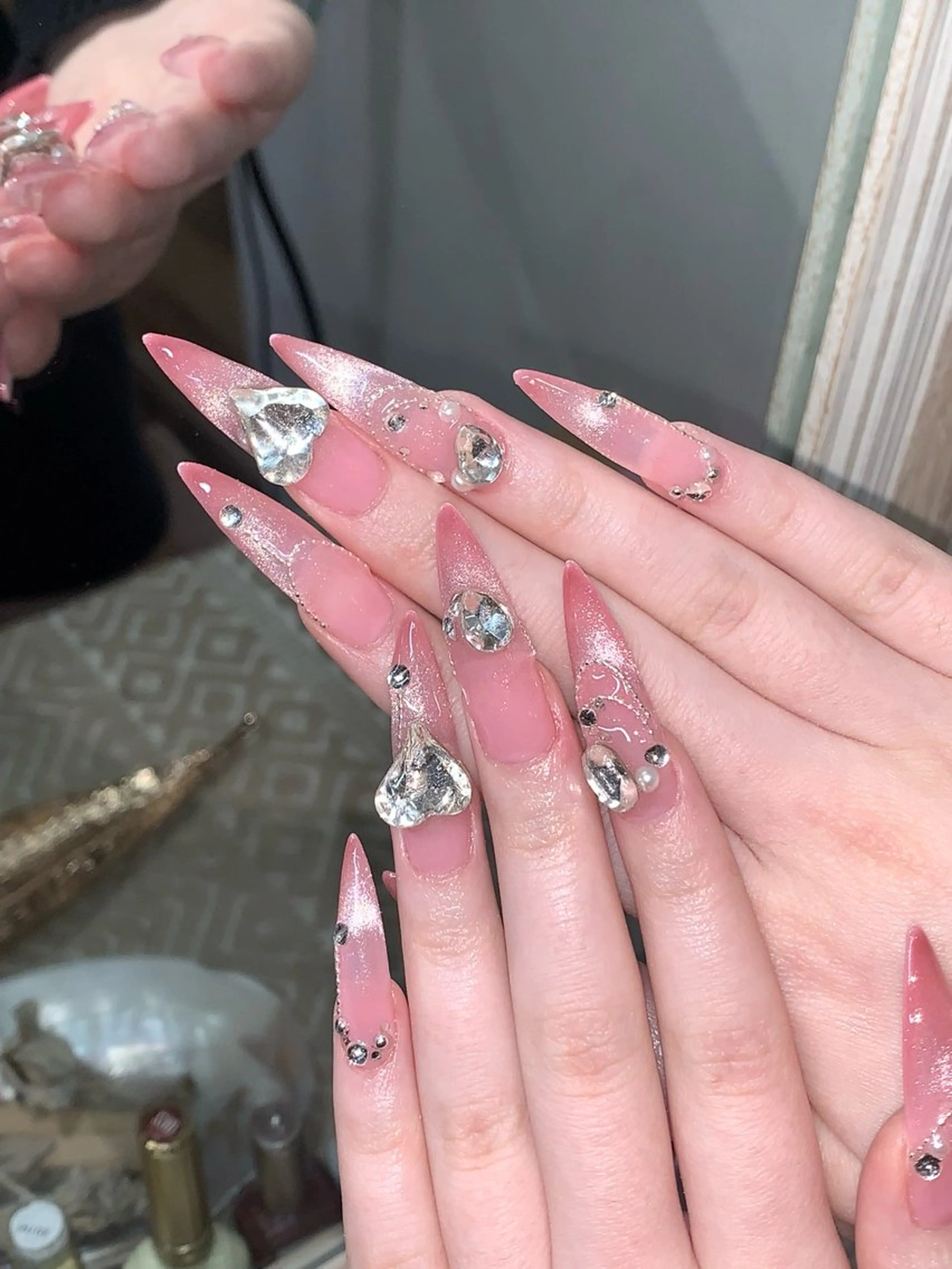 ネイル ハンドネイル NES NAIL所属・さゆり￤推しキャラ ￤ロングネイル🩷のネイルデザイン