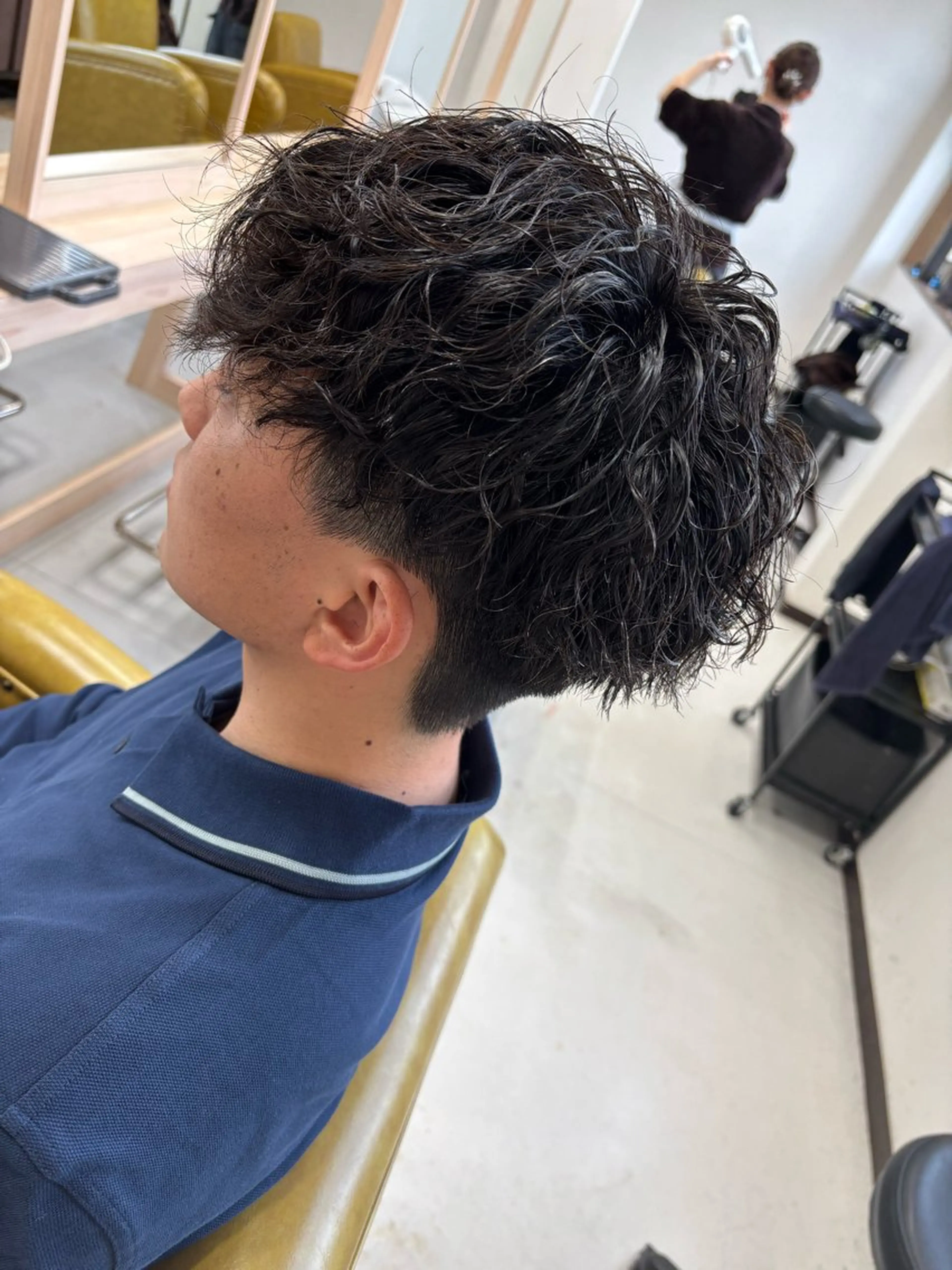 ショート パーマ メンズ 峯 渉人のヘアスタイル