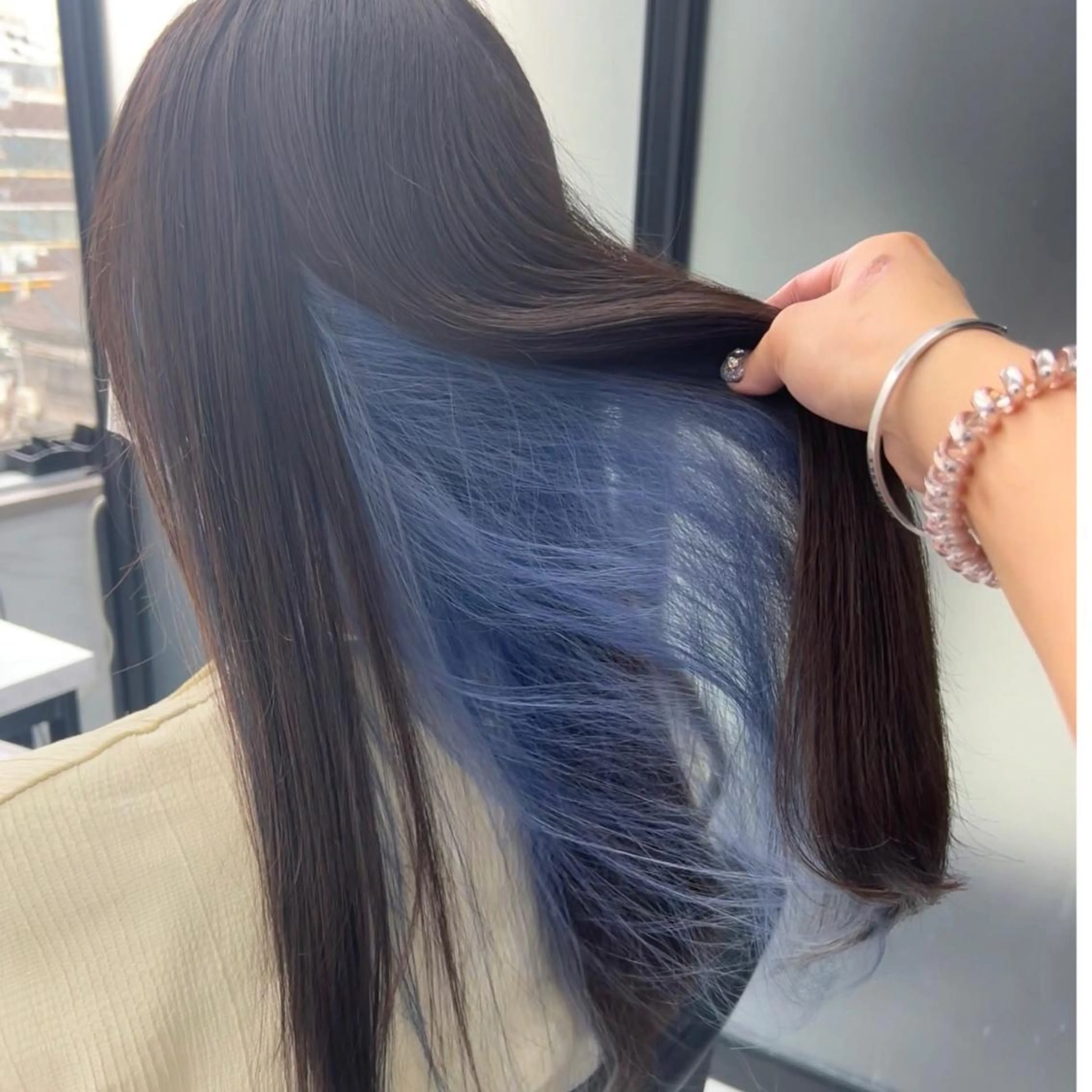 ロング カラー シールエクステ ハイトーンカラー エクステ ヘアカラー トリートメント シールエクステ特化 ハイトーン、NANAのヘアスタイル