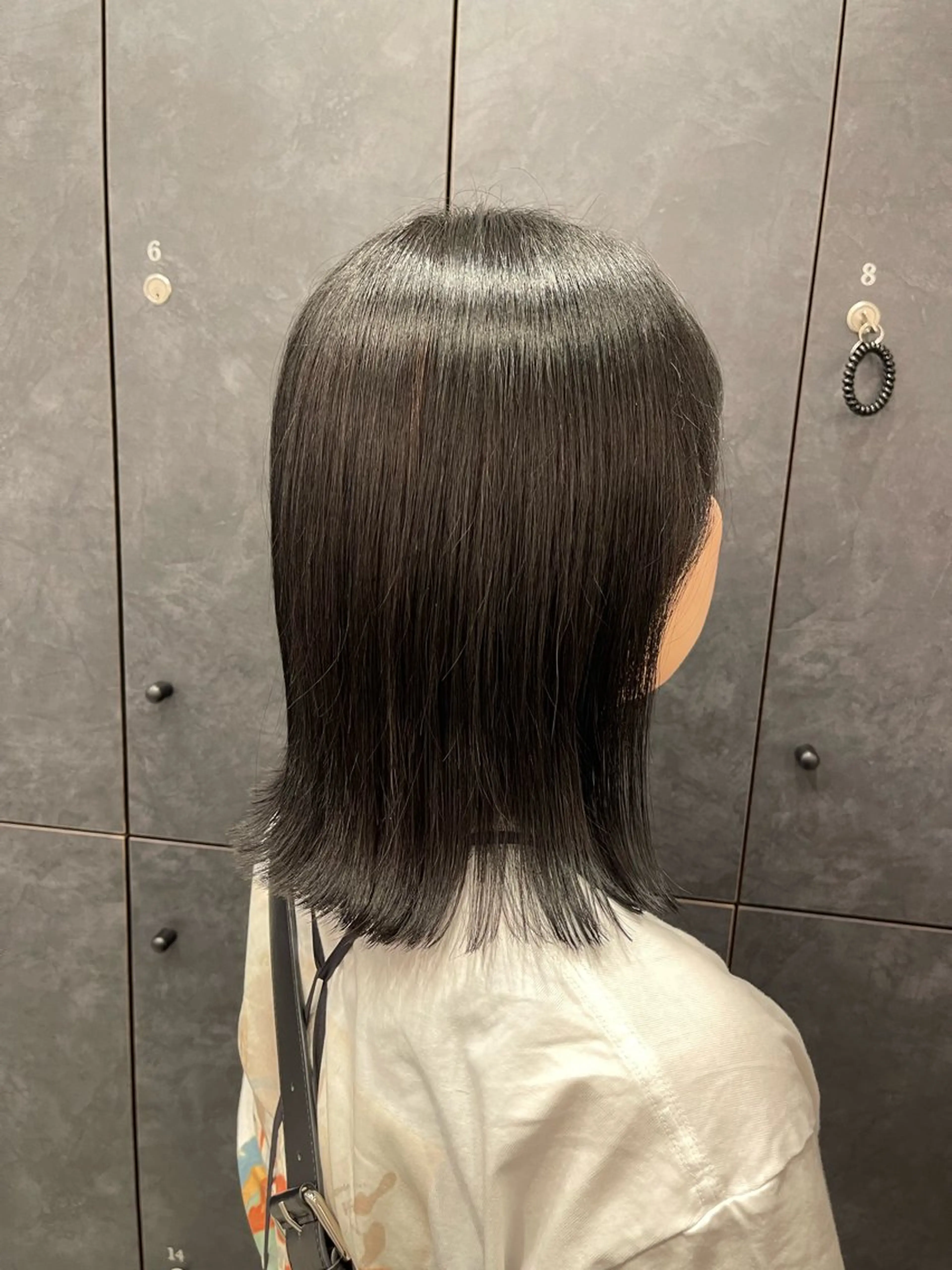 ミディアム TENSHO ハイトーンレイヤーのヘアスタイル