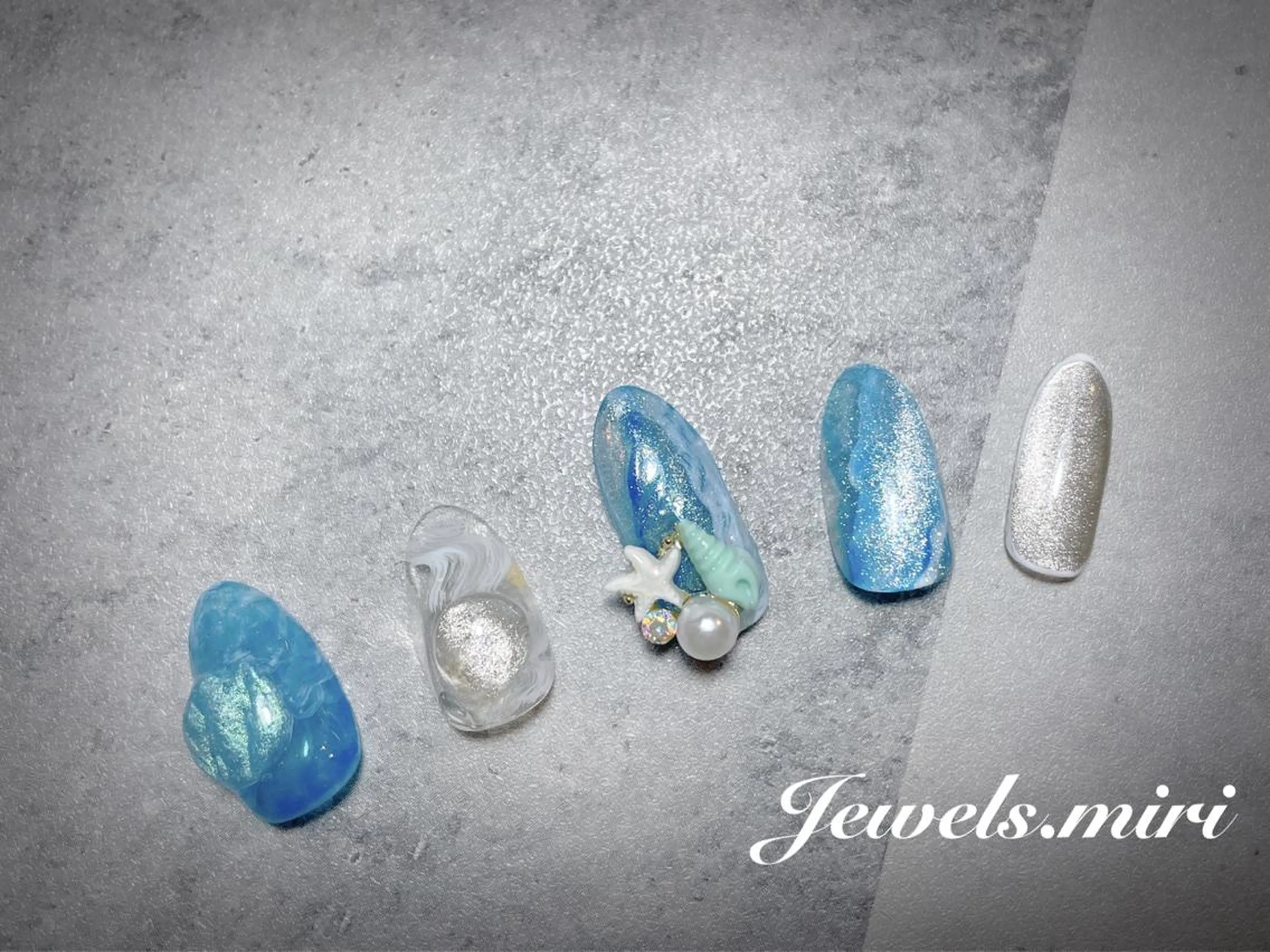 ネイル アートネイル ブルー ジェルネイル キラキラネイル マグネットネイル Jewels nail lily 白楽所属・ネイルサロン Jewels Mのネイルデザイン