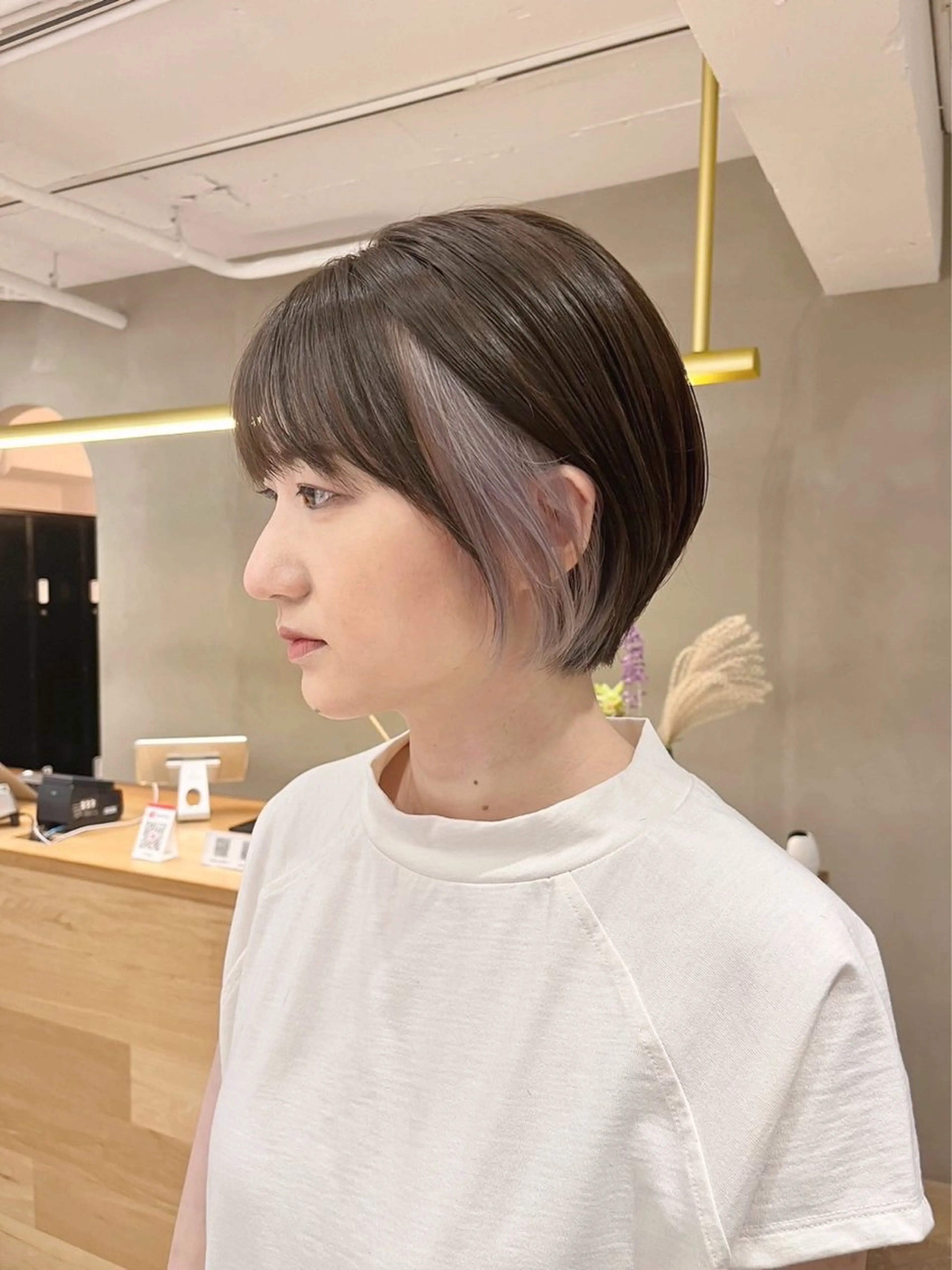 ショート カラー ベージュカラー ダブルカラー イヤリングカラー イルミナカラー ミルクティーベージュ ボブ/レイヤー 🌟梅田盛一🌟のヘアスタイル