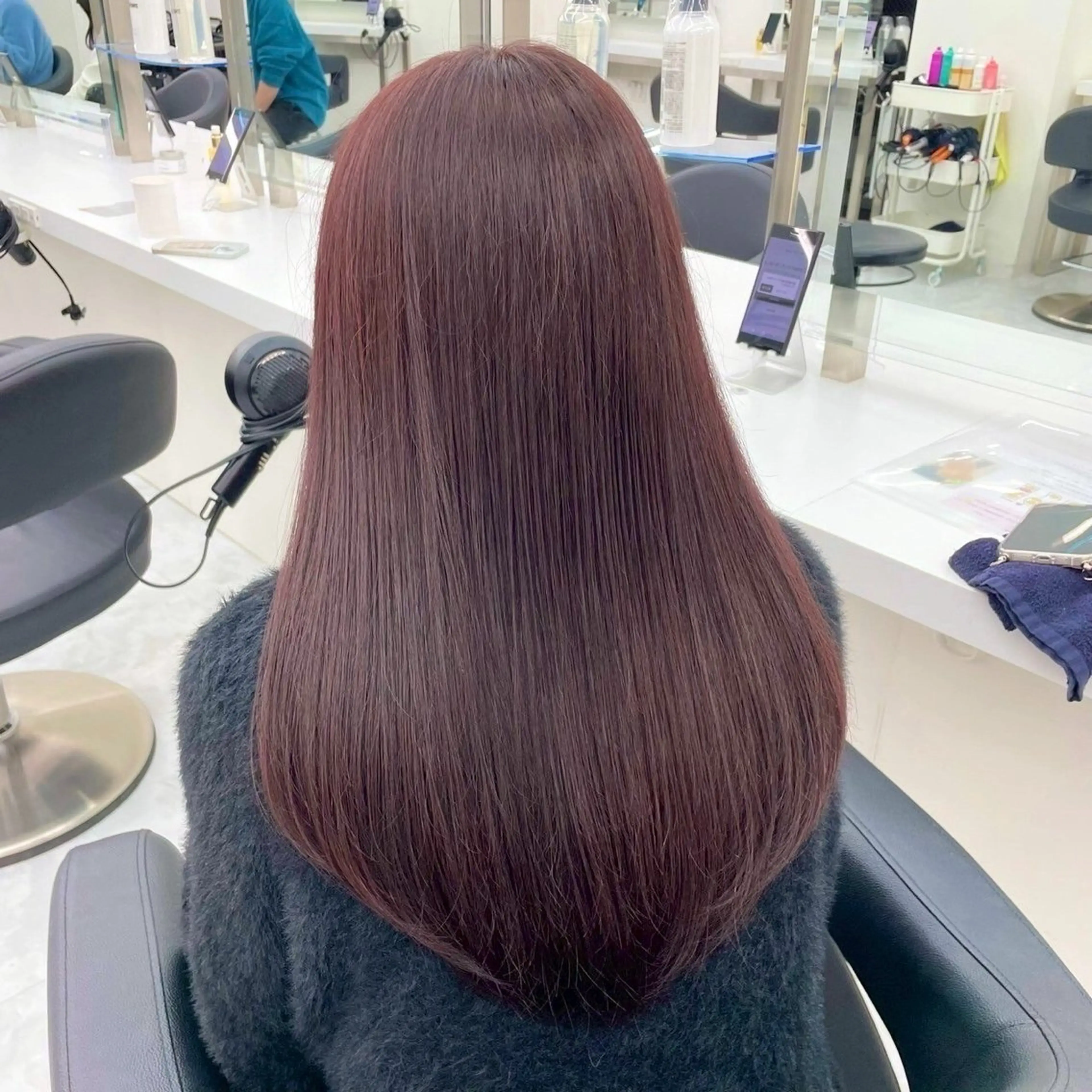 ロング カラー 🖤ハイトーン× レイヤー🖤SARAのヘアスタイル