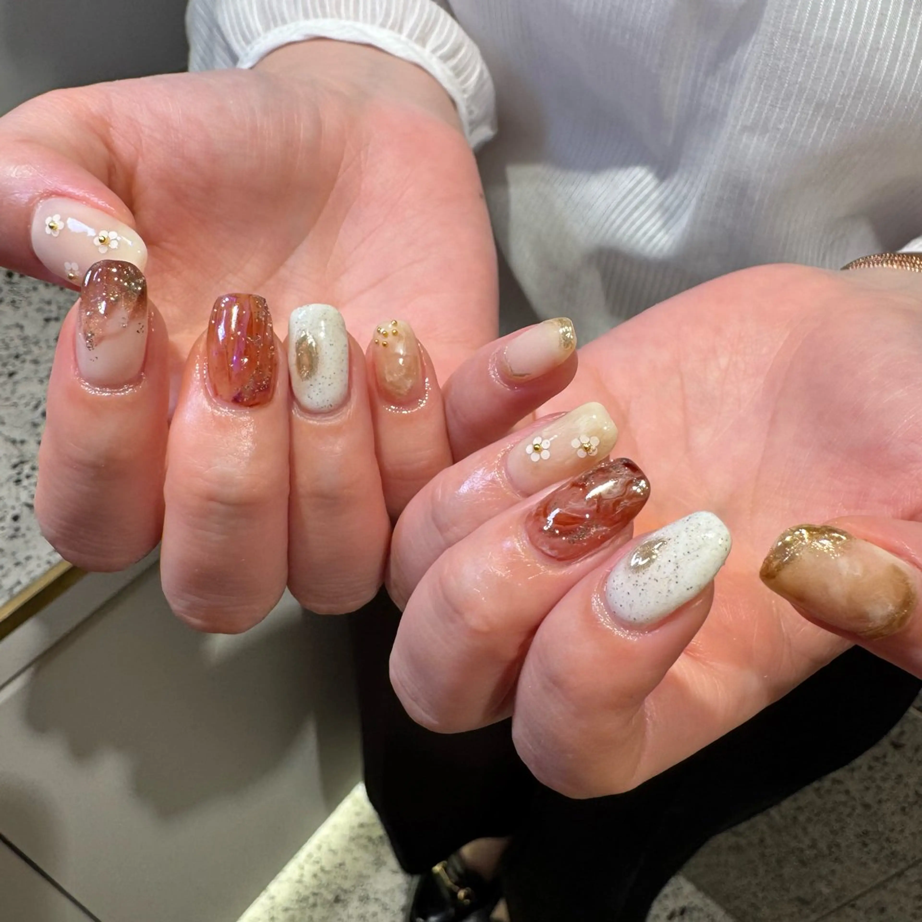 ネイル ニュアンスネイル ハンドネイル RIEKO🍒 ワンホン♡推しネイルのネイルデザイン