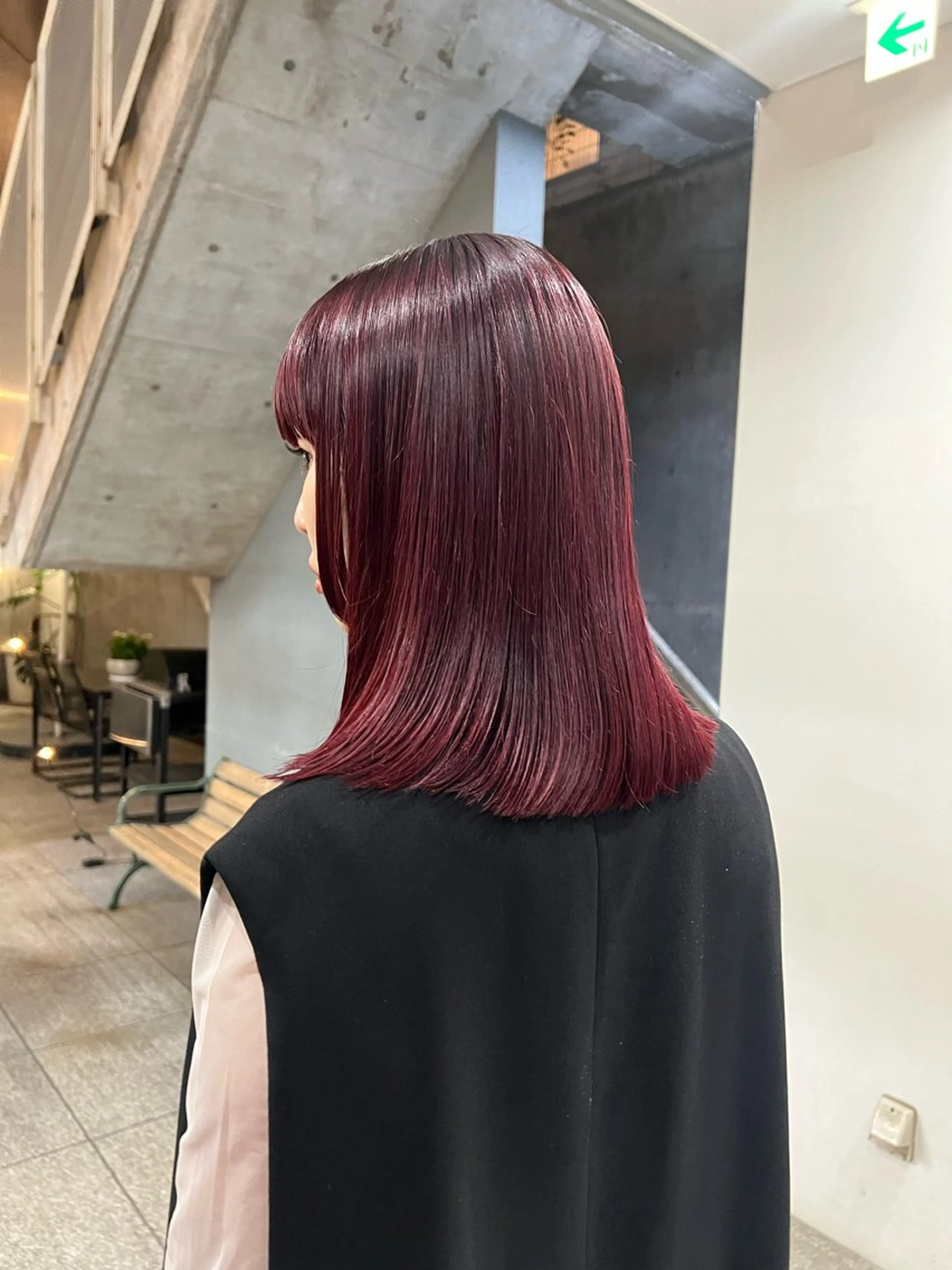 ミディアム ヘアカラー AOI 　ヘアカラ ー / ブリーチのヘアスタイル