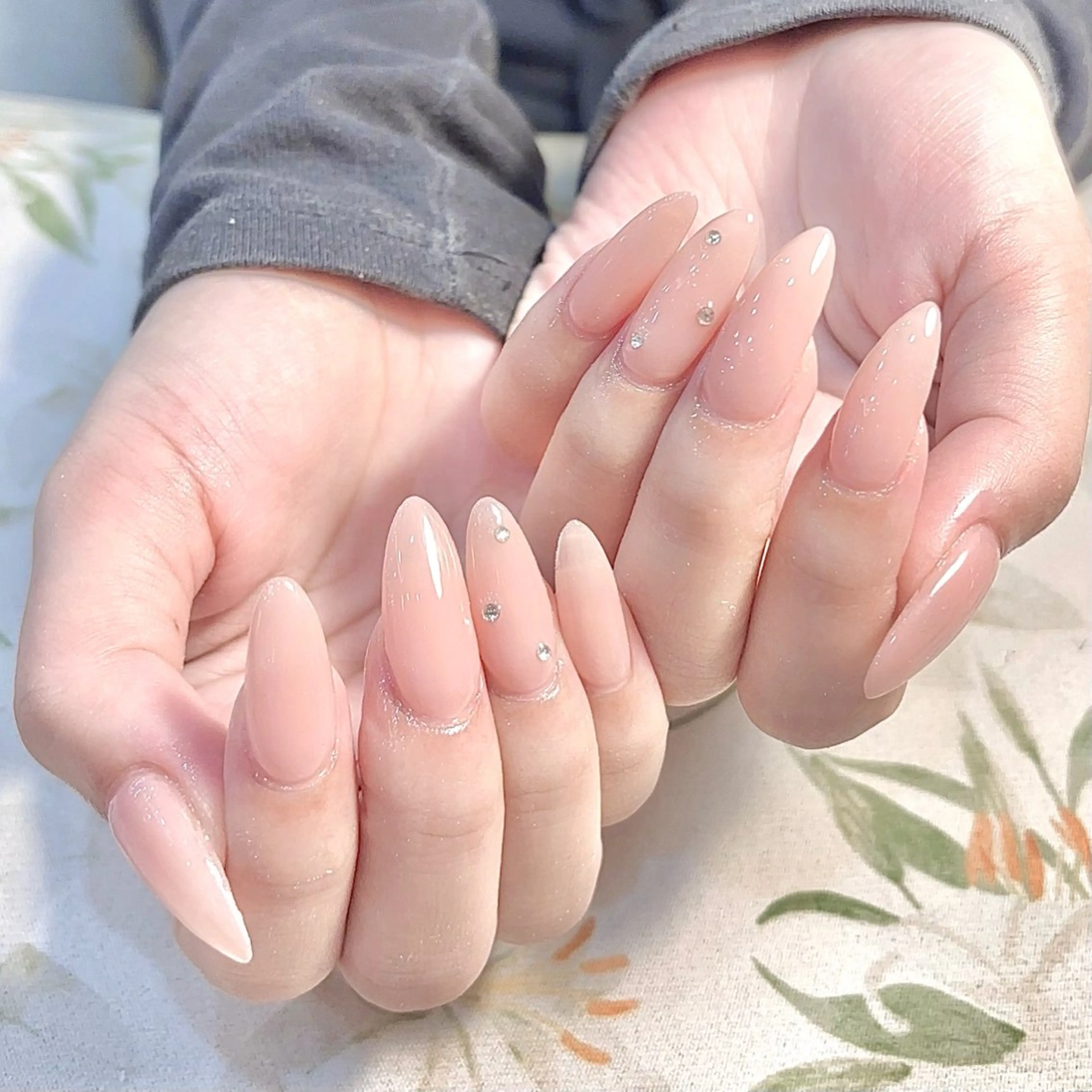 ネイル ストーンネイル 🍑長さだし ワンホン💅モモコのネイルデザイン