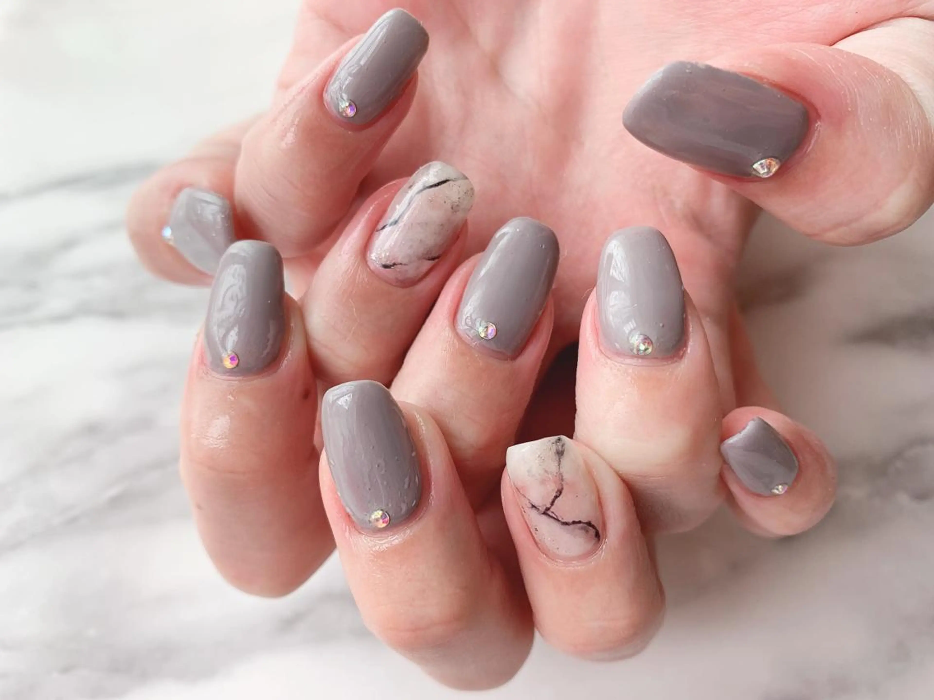 ꫛꫀꪝ✧‧˚メニュー💅シンプルジェルネイル✨ワンカラーベースにアート片手1本ずつ有りの写真