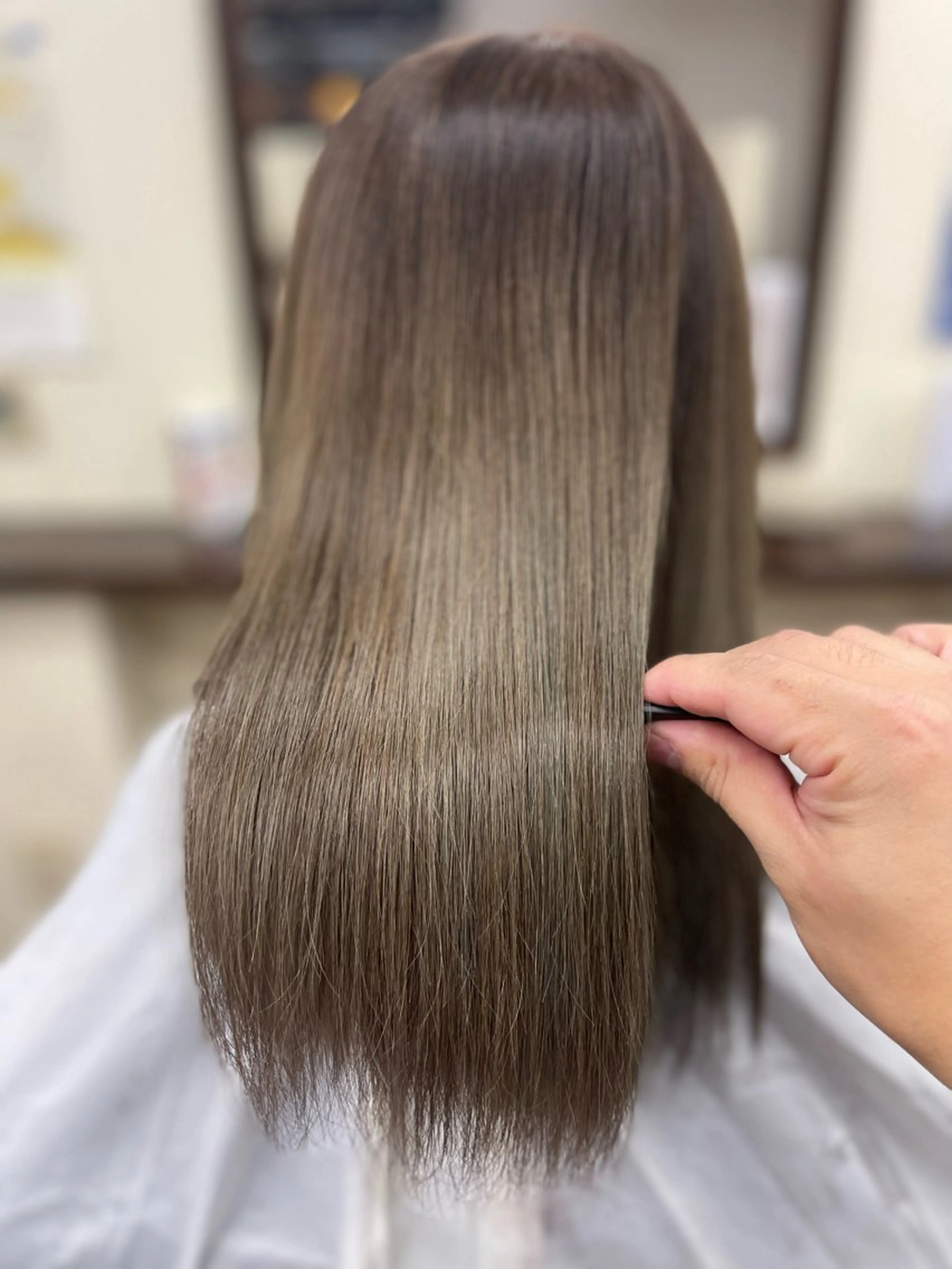 ミディアム カラー グレージュ オリーブグレージュ オリーブグレー カット ヘアカラー トリートメント 田中 就のヘアスタイル