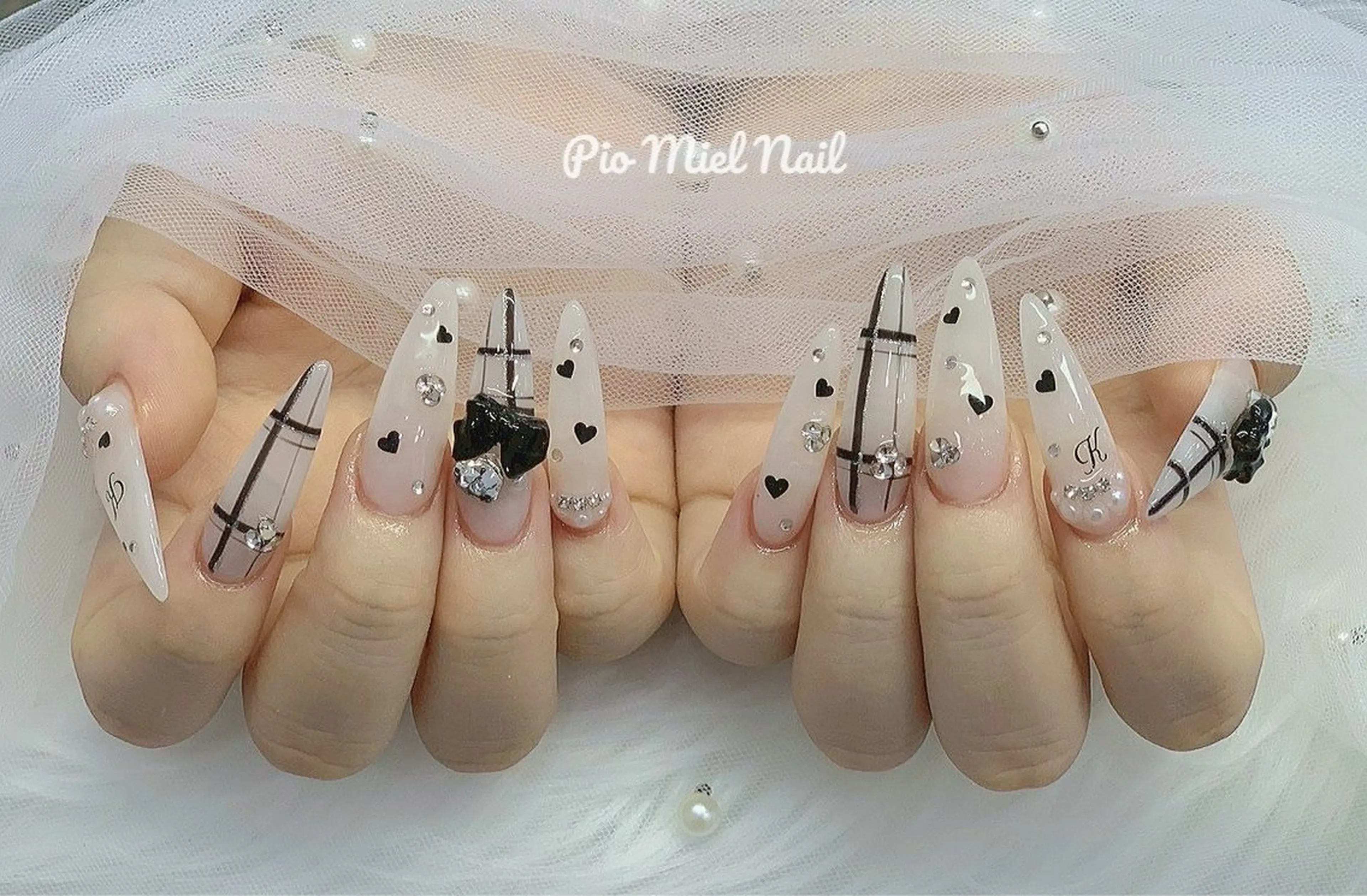 ネイル ジェルネイル ガーリー ハート ロングネイル パラジェル ハンドネイル momo 長さだしのネイルデザイン