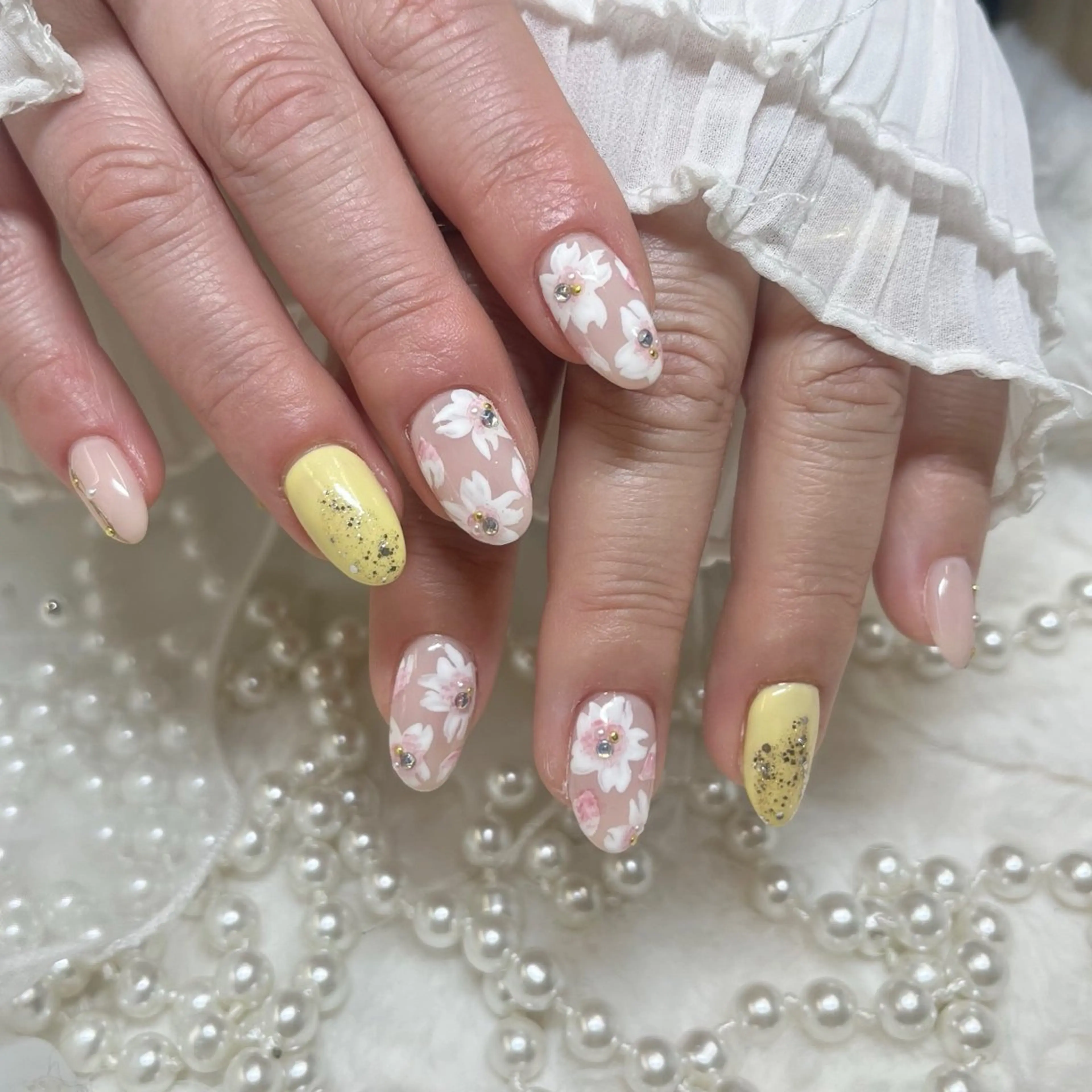 ネイル アートネイル 桜ネイル ワンカラーネイル 春ネイル 黄色 Vogustys Nail 山田のネイルデザイン