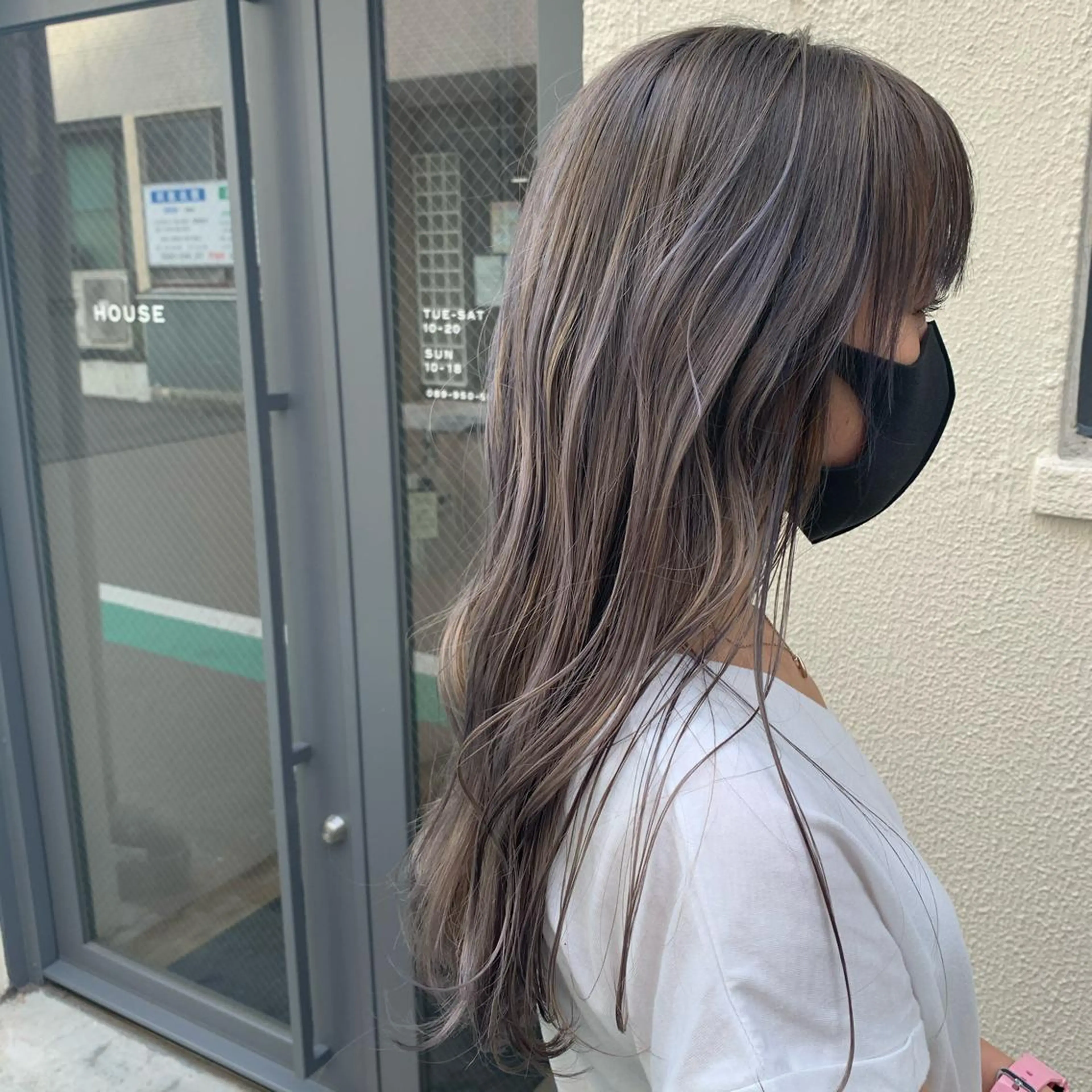 ロング カラー ブルーカラー ブルージュ シルバー 西岡 優太のヘアスタイル