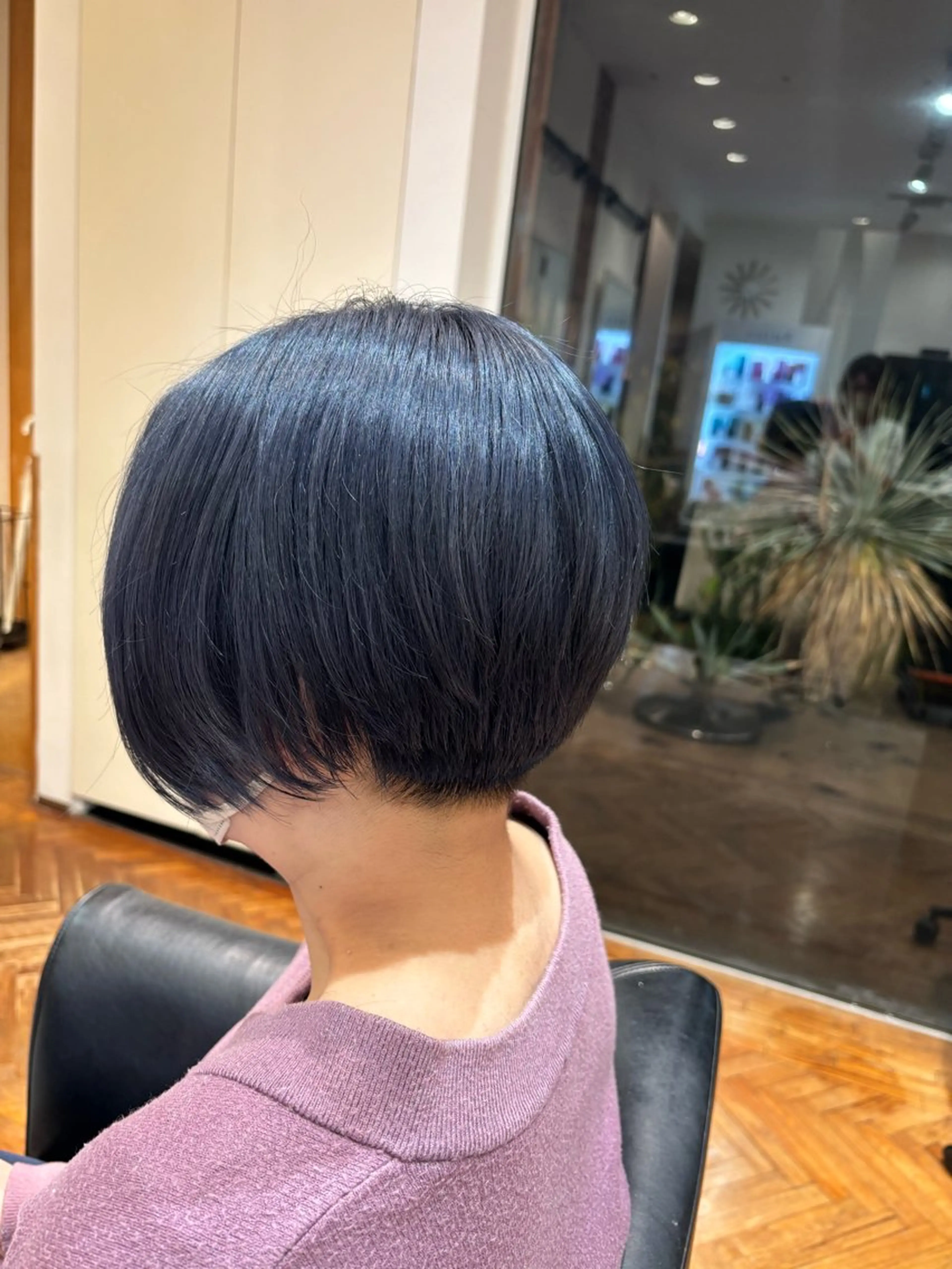 ショート カラー ブルーカラー イヤリングカラー イルミナカラー シルバー ボブ 秋山知穂🌸縮毛矯正 ショートお任せ🌸のヘアスタイル