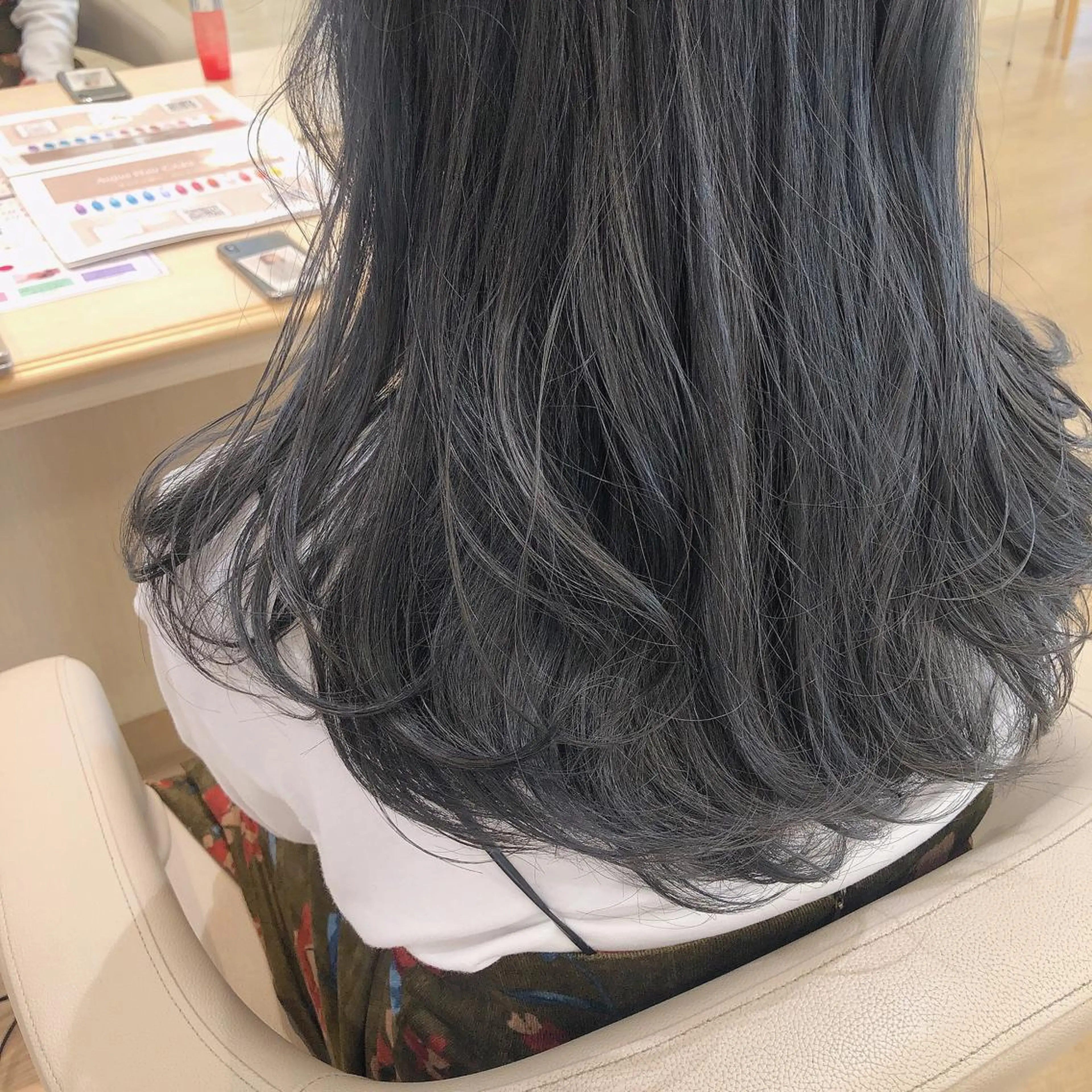 ロング カラー ブリーチ ブルーカラー ブルージュ 似合わせ.ﾍｱｾｯﾄ 得意🌹井上美沙のヘアスタイル
