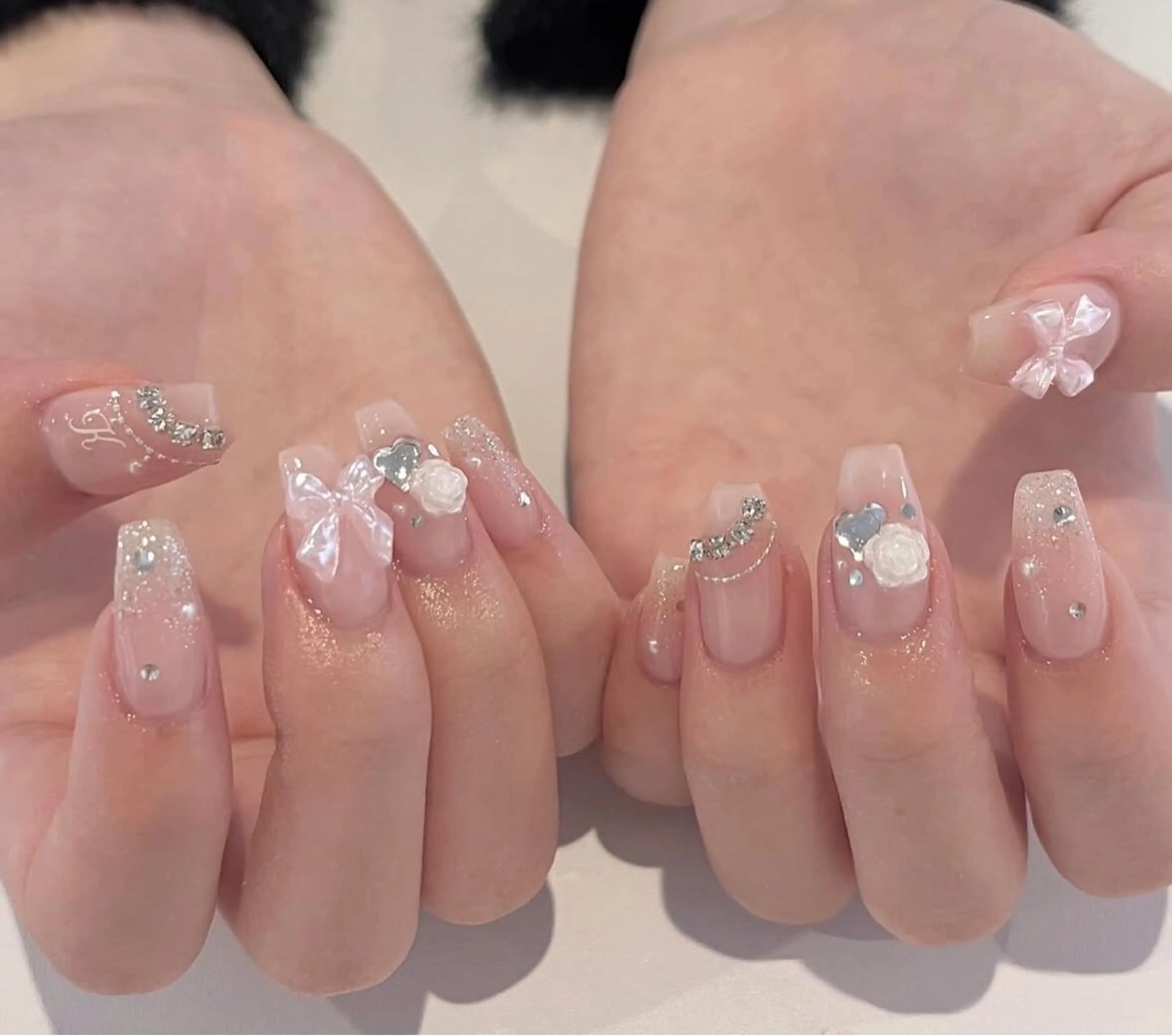 ネイル 長さ出し グラデーション キラキラネイル 韓国ネイル ラメ(グリッター) ハンドネイル ハンドケア Chisa Nail Studio所属・チ サのネイルデザイン