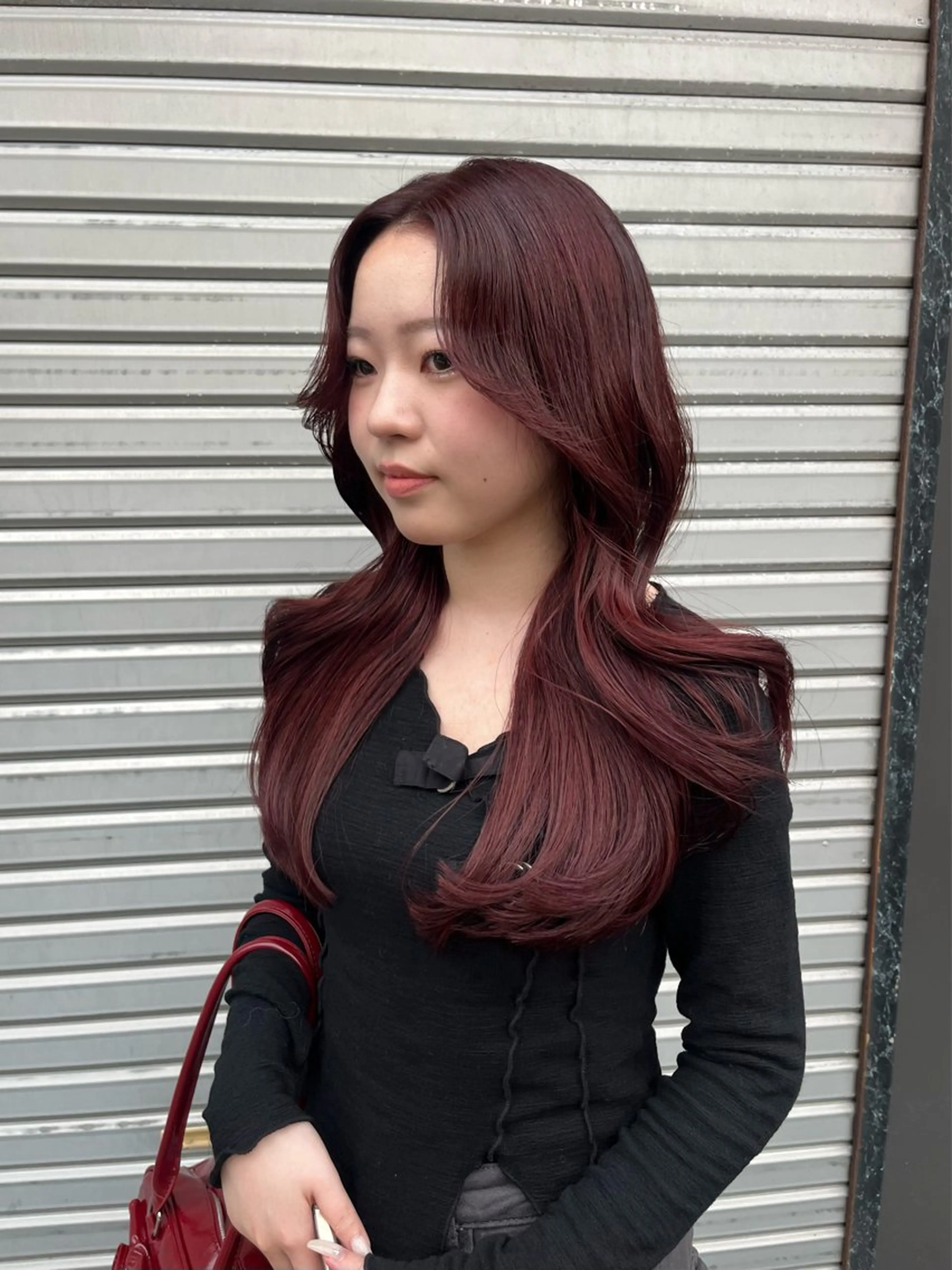 ロング カラー レッドカラー くびれヘア くびれレイヤー レイヤーカット カット ヘアカラー 🟣niw SHUNNA🟣のヘアスタイル