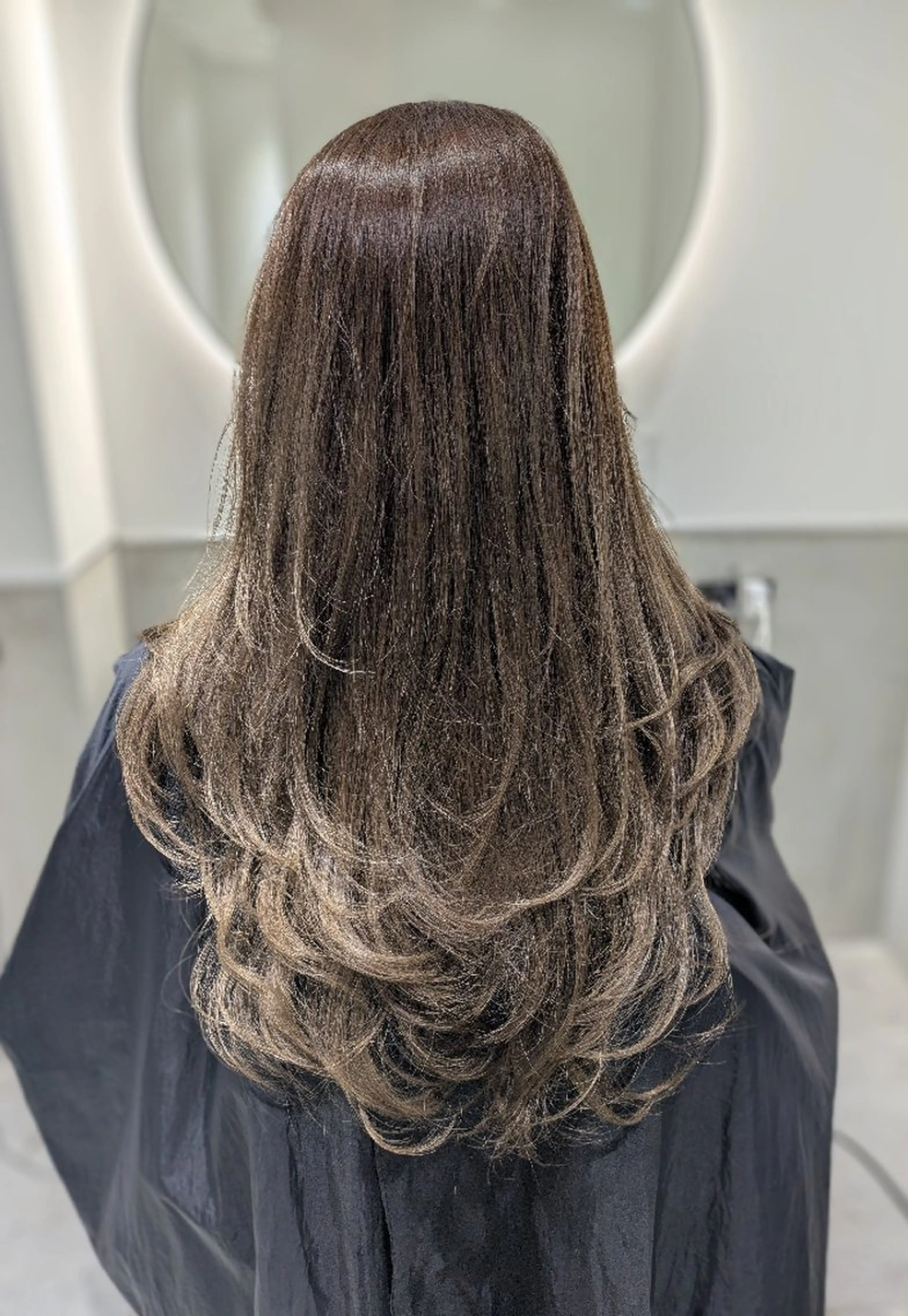 ロング アッシュ アッシュグレー アッシュグレージュ 顔周りカット ハイレイヤー 韓国メンズ特化/毛流 れパーマ🇰🇷艶髪のヘアスタイル