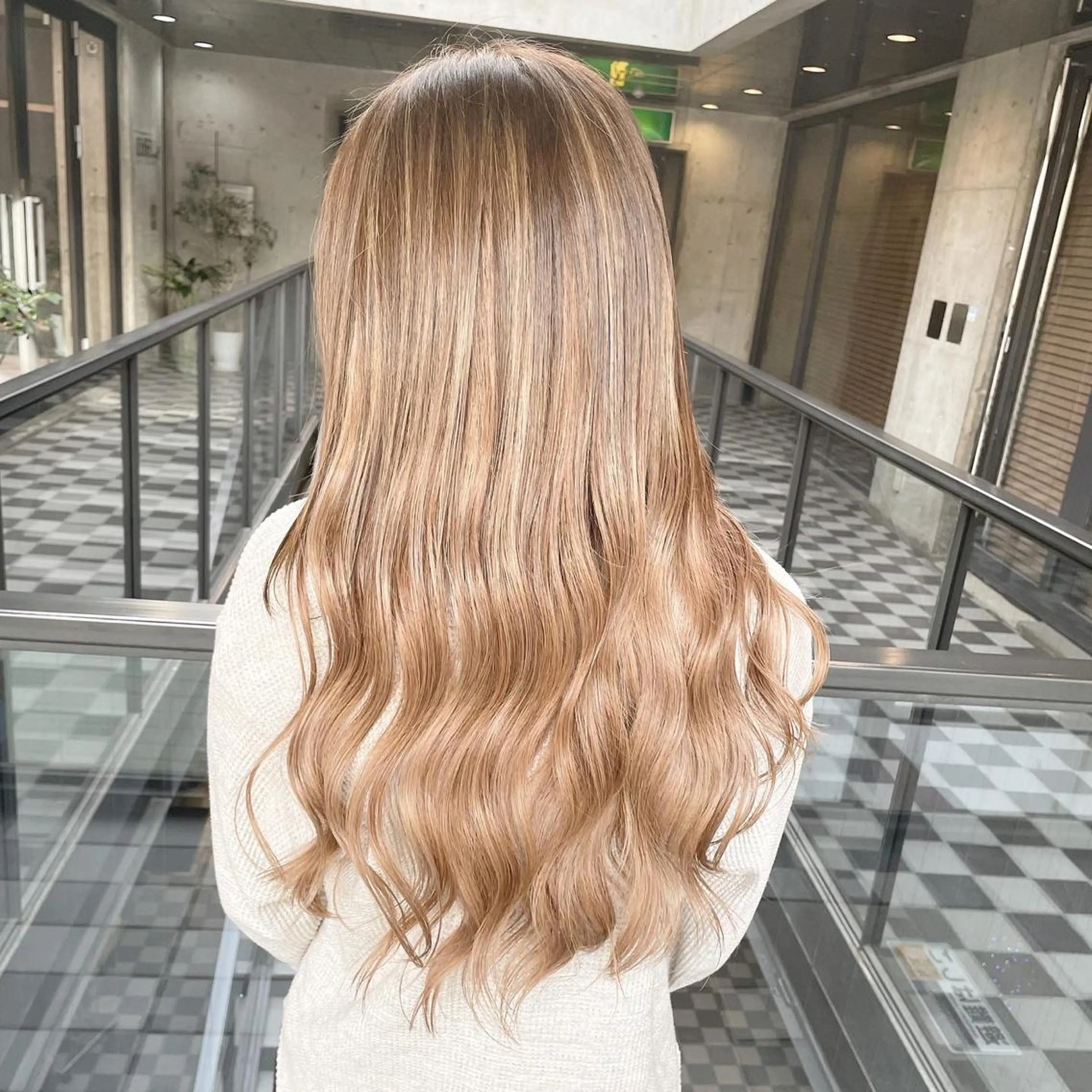 ロング カラー ヘアアレンジ TATSUYA アートディレクターのヘアスタイル