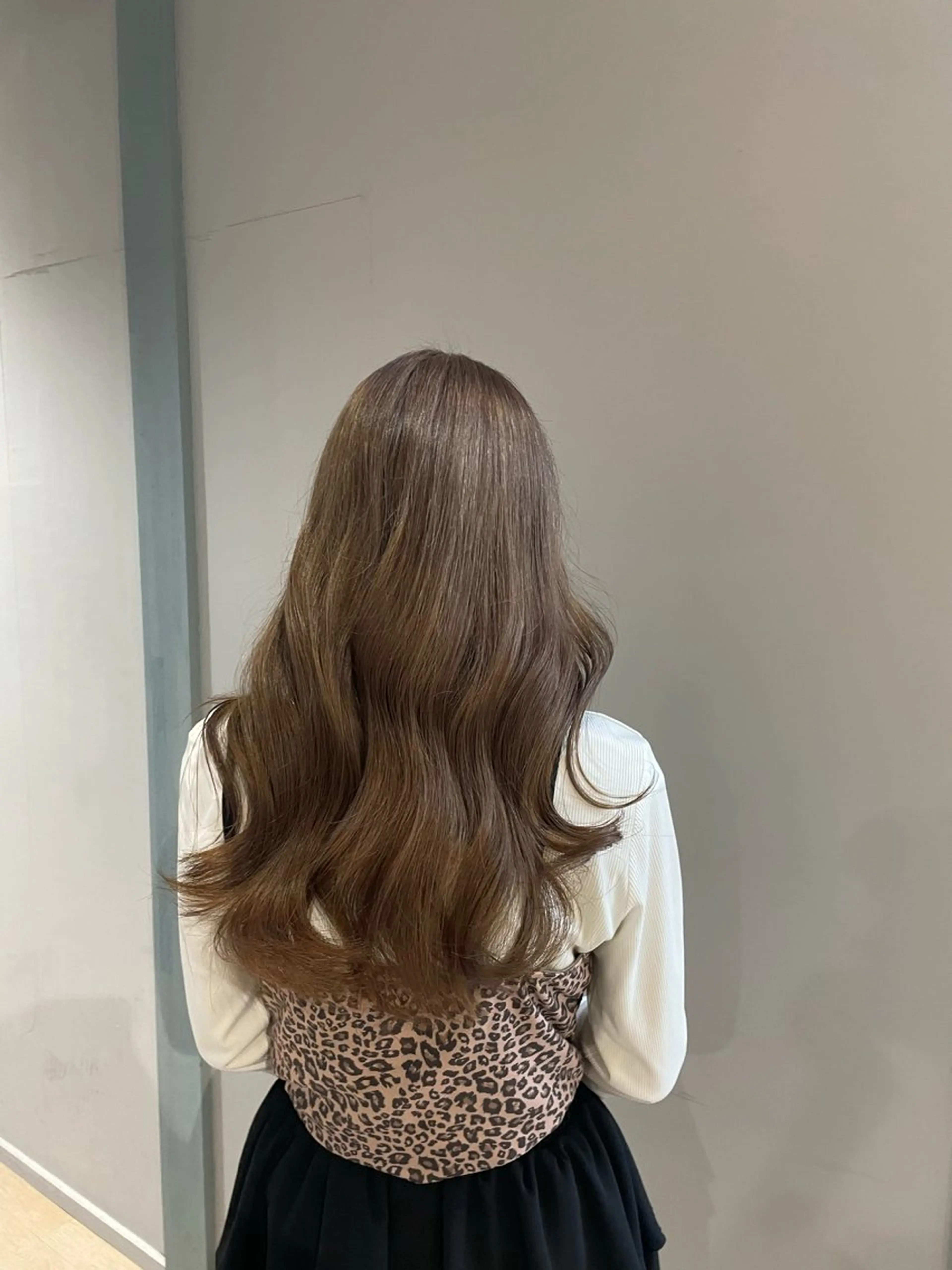 カラー ベージュカラー ブリーチ ミルクティーベージュ 𝐚𝐨𝐢/カット /パーマモデルのヘアスタイル