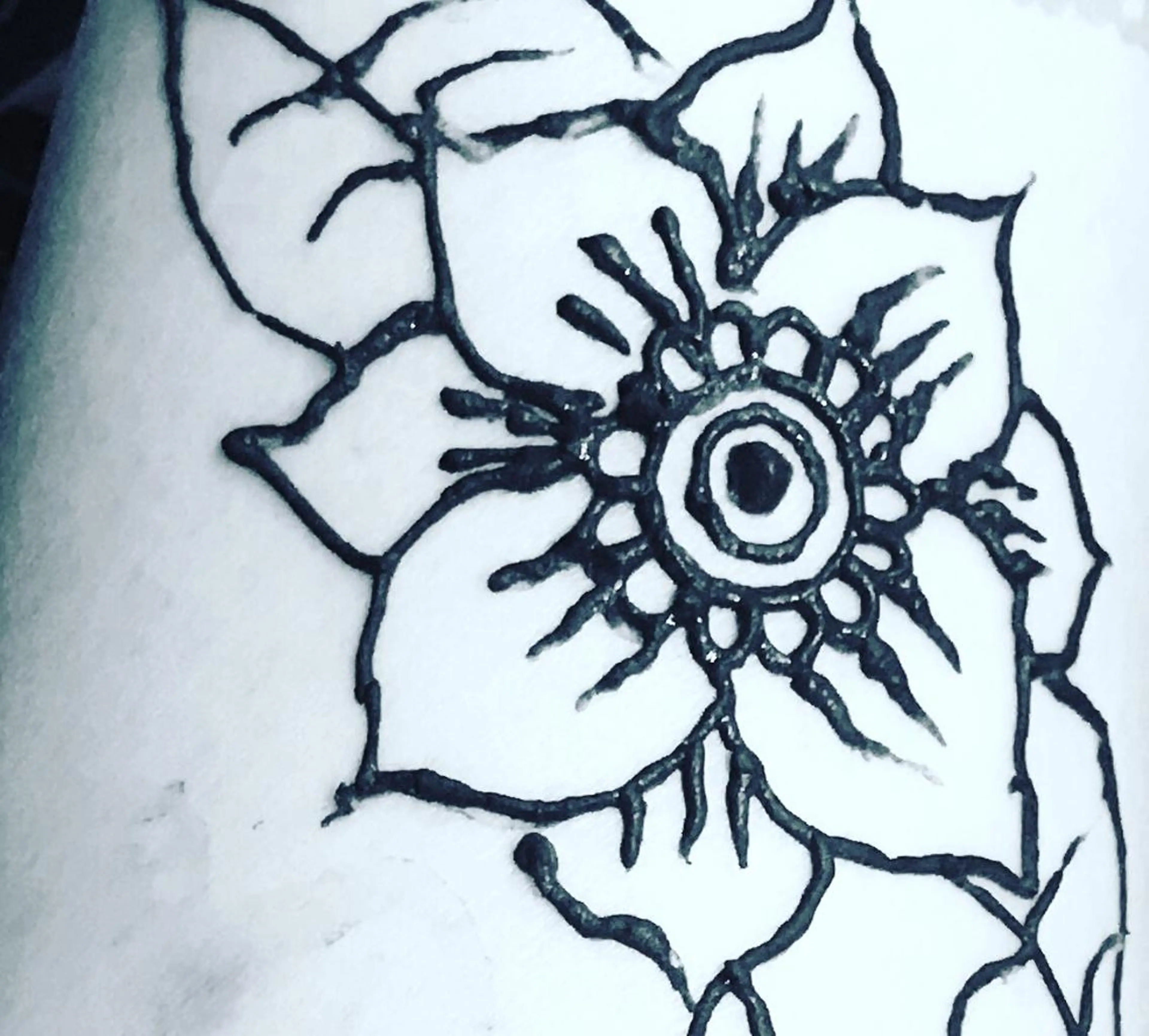 美尽  BIZIN所属・久々 もえみのネイルデザイン