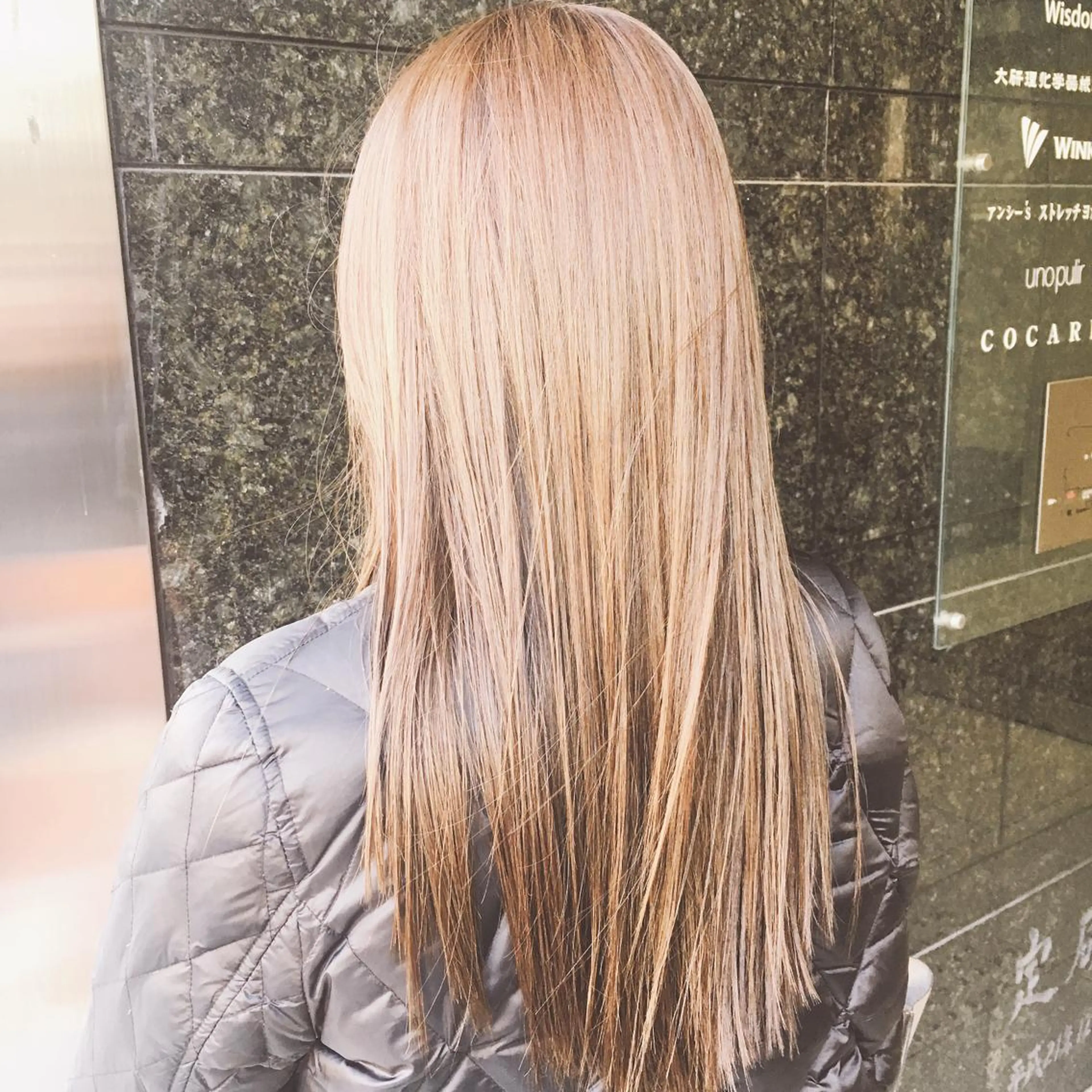 セミロング 角床直哉 カラーカットNO 1のヘアスタイル