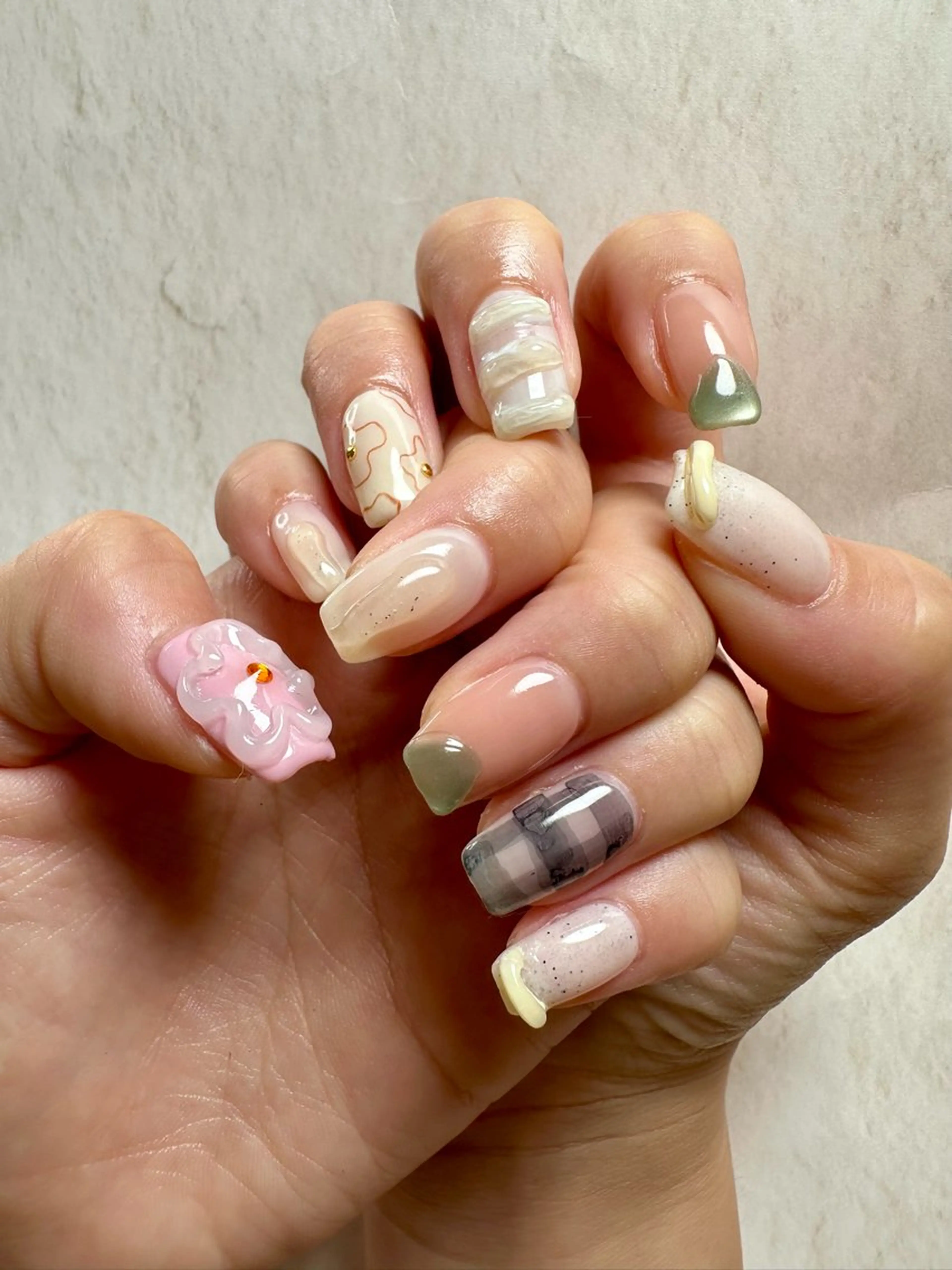 ネイル ニュアンスネイル ハンドネイル ハンドケア Atelier Ariのネイルデザイン