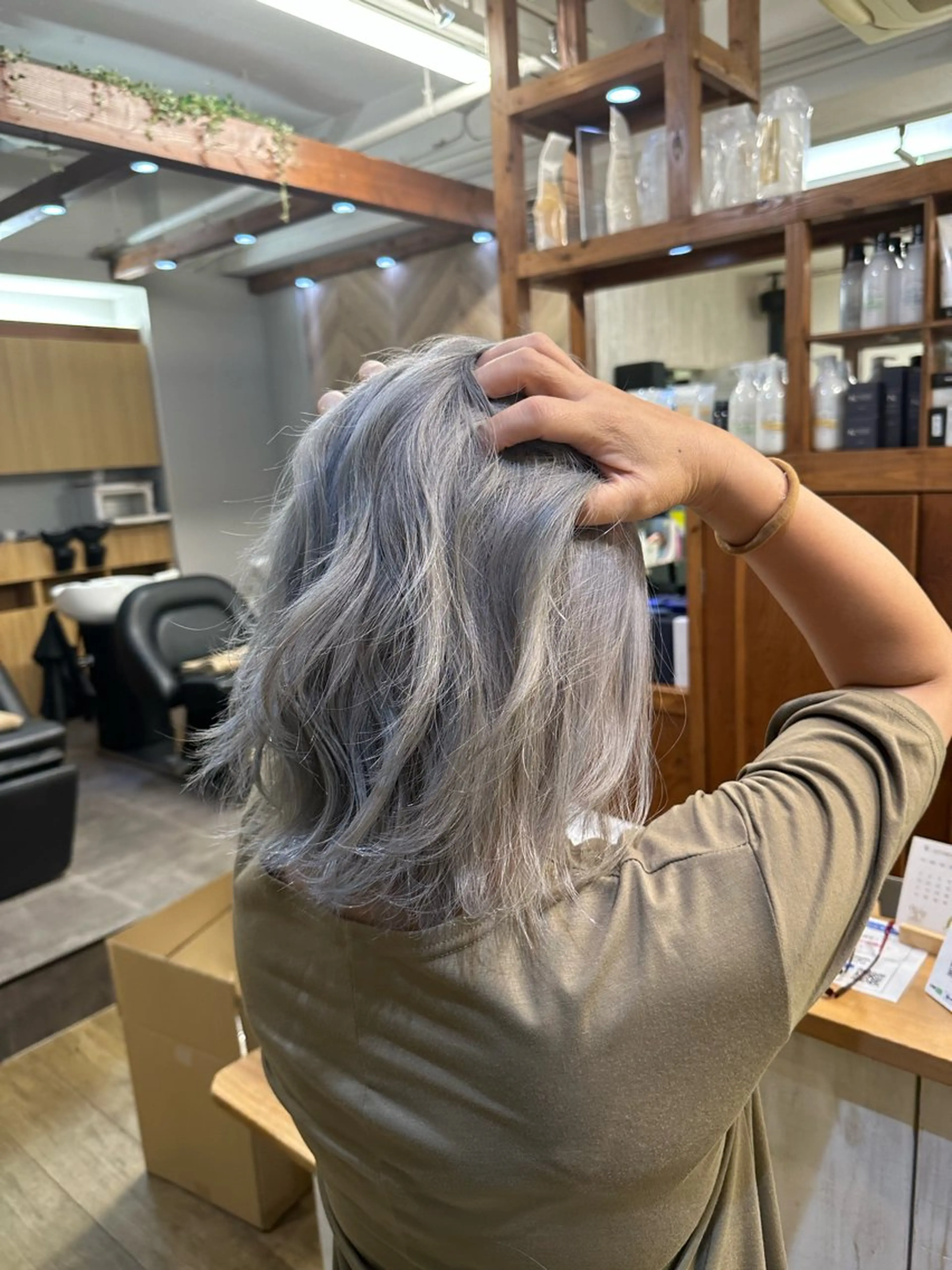 ミディアム カラー regalo 森重ユウのヘアスタイル