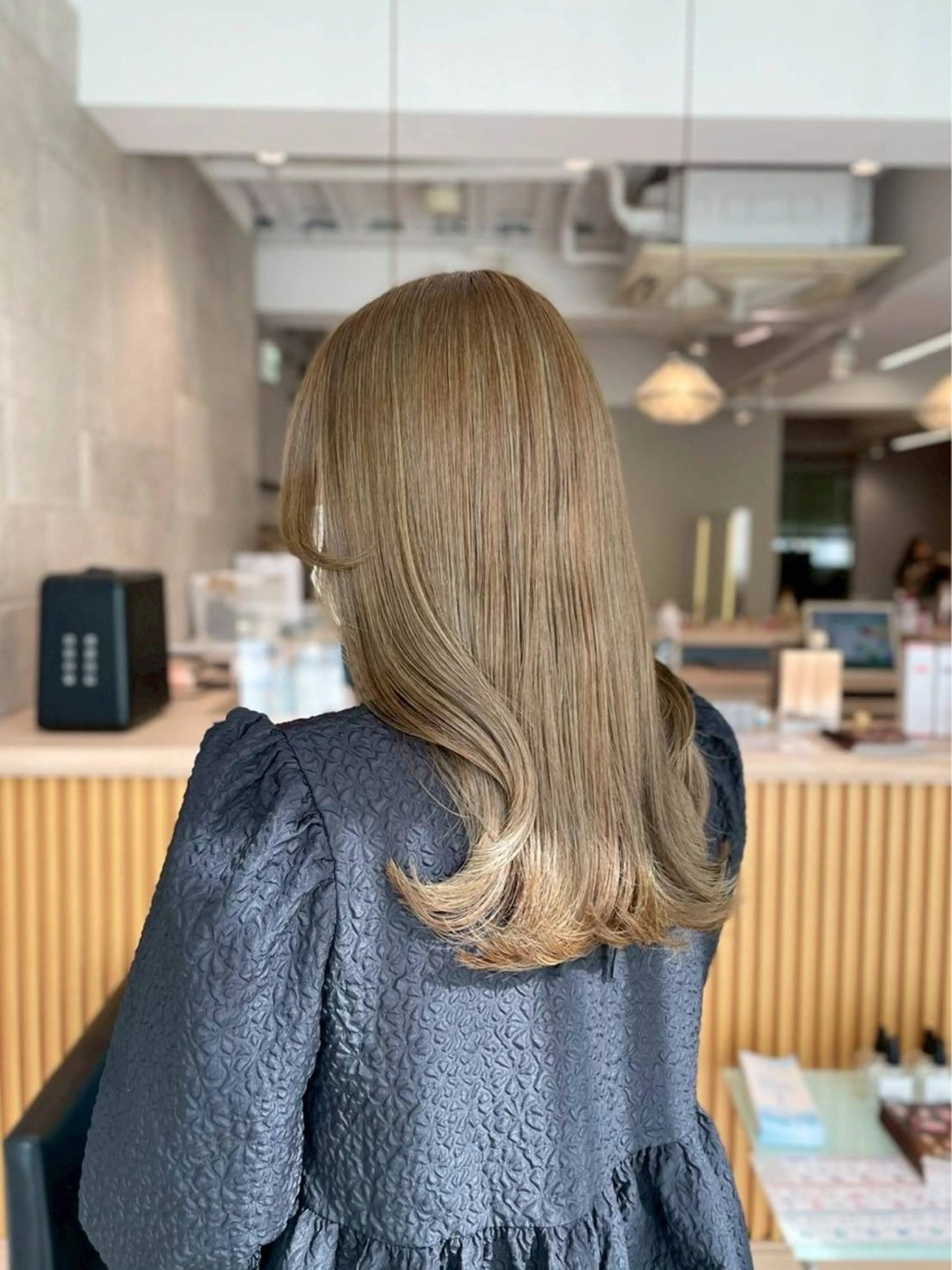 カラー シンカ アシスタントのヘアスタイル