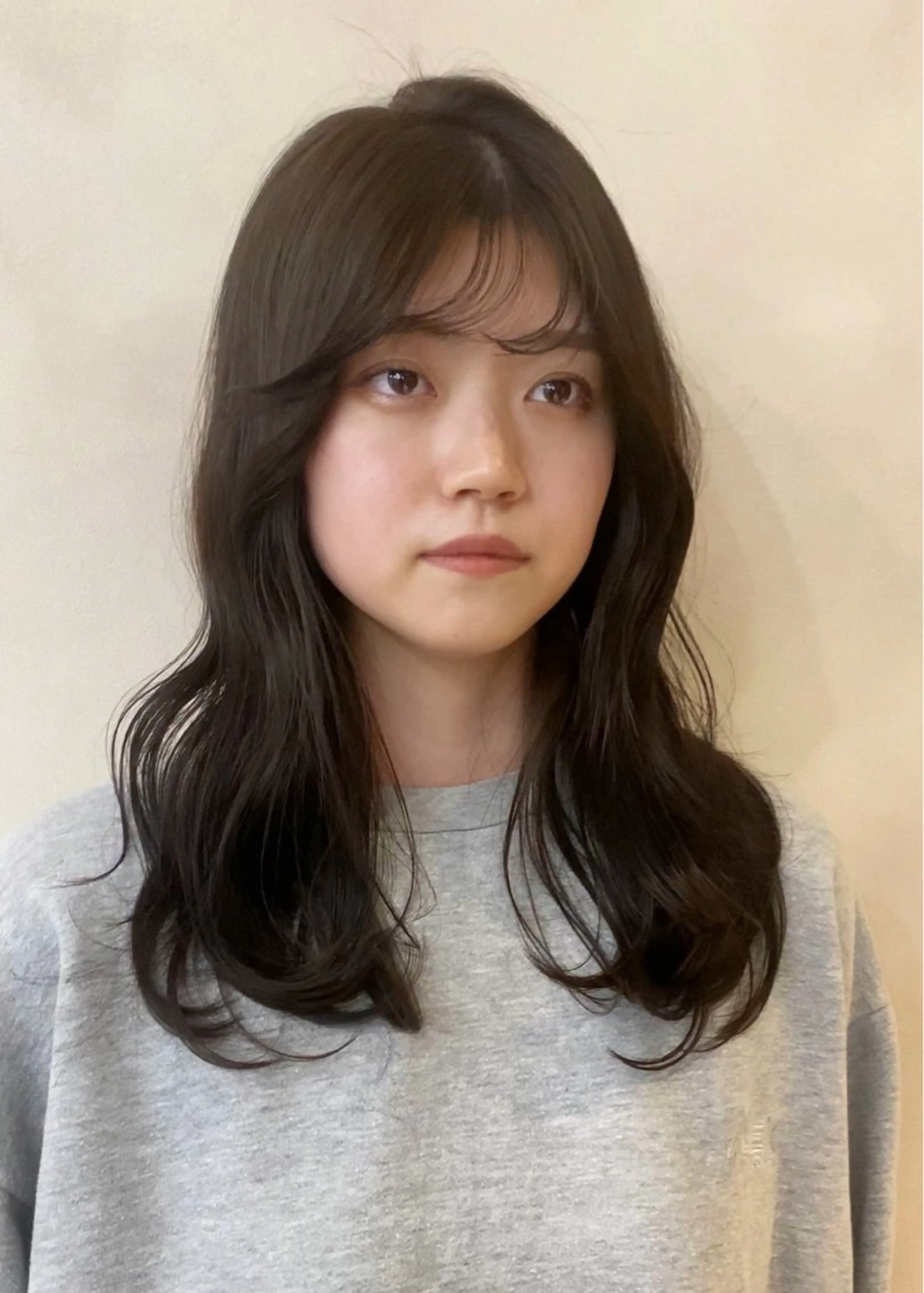 ミディアム 顔まわりレイヤー 顔周りカット レイヤーカット カット ヘアカラー トリートメント 新宿/韓国メンズ RIKUパーマのヘアスタイル