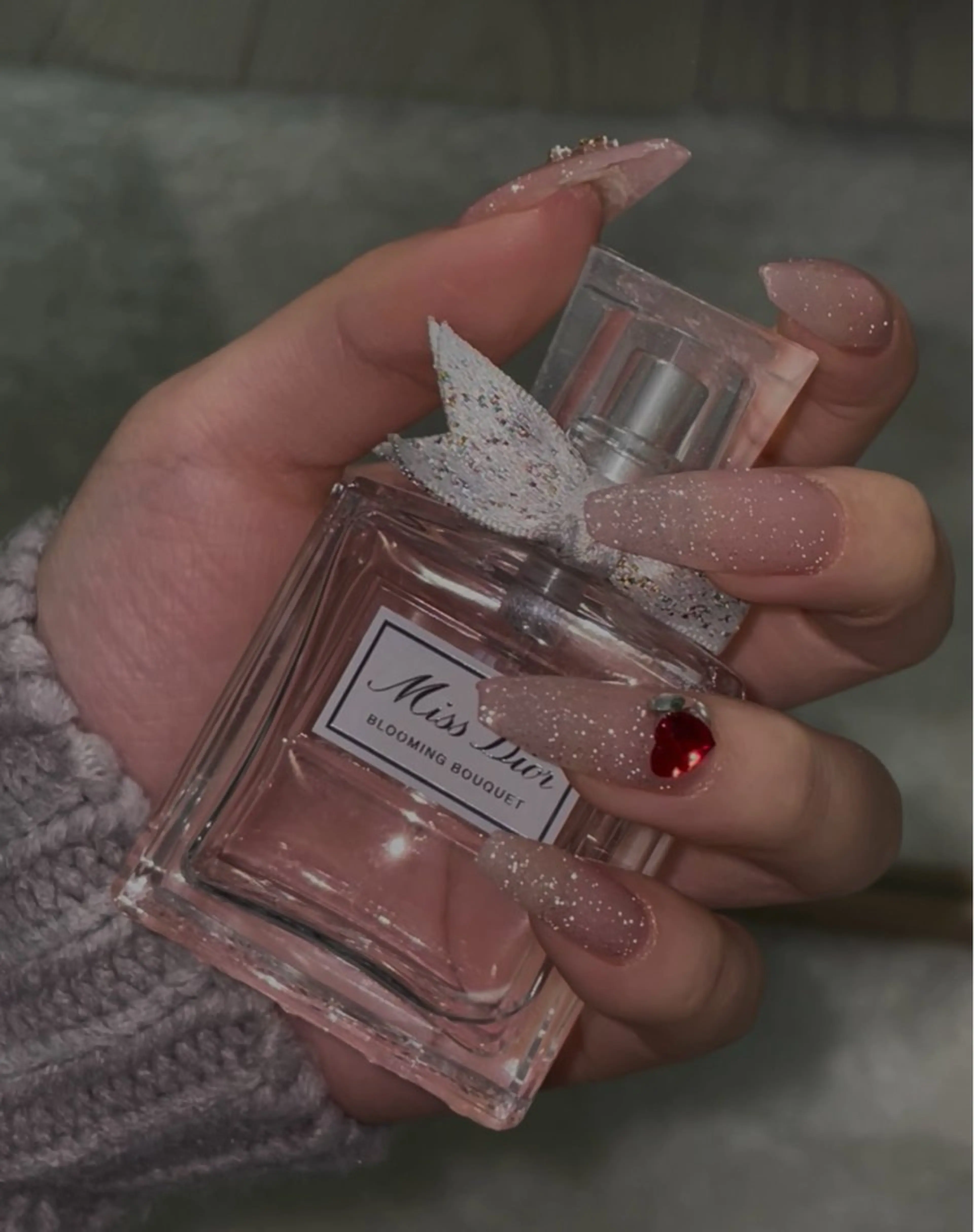 ネイル フラッシュネイル ハート キラキラネイル ピンク ハンドネイル エミラボーテ 心斎橋店所属・ODA HIMARIのネイルデザイン