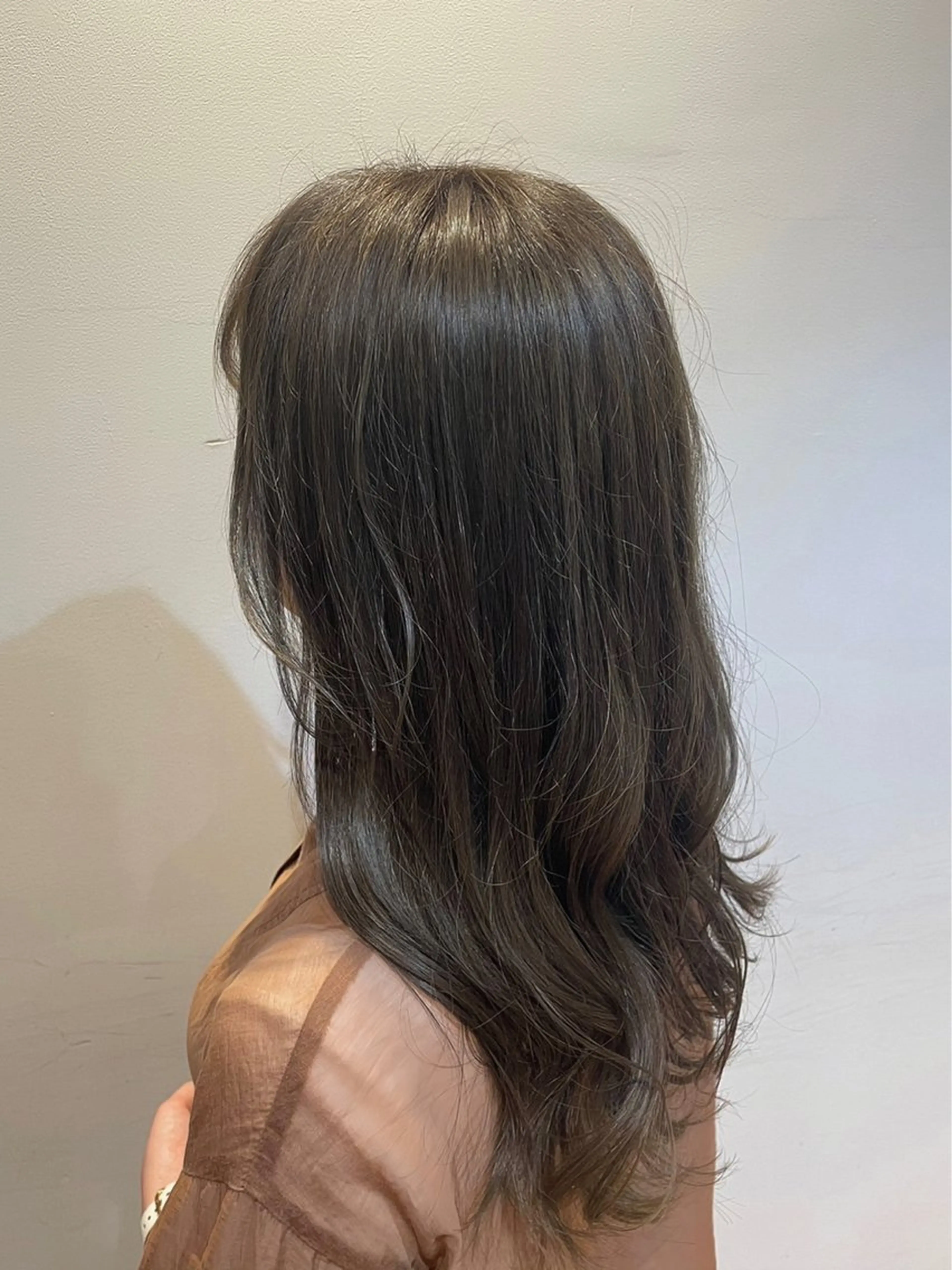 カラー グレージュ 三宅 凜佳のヘアスタイル