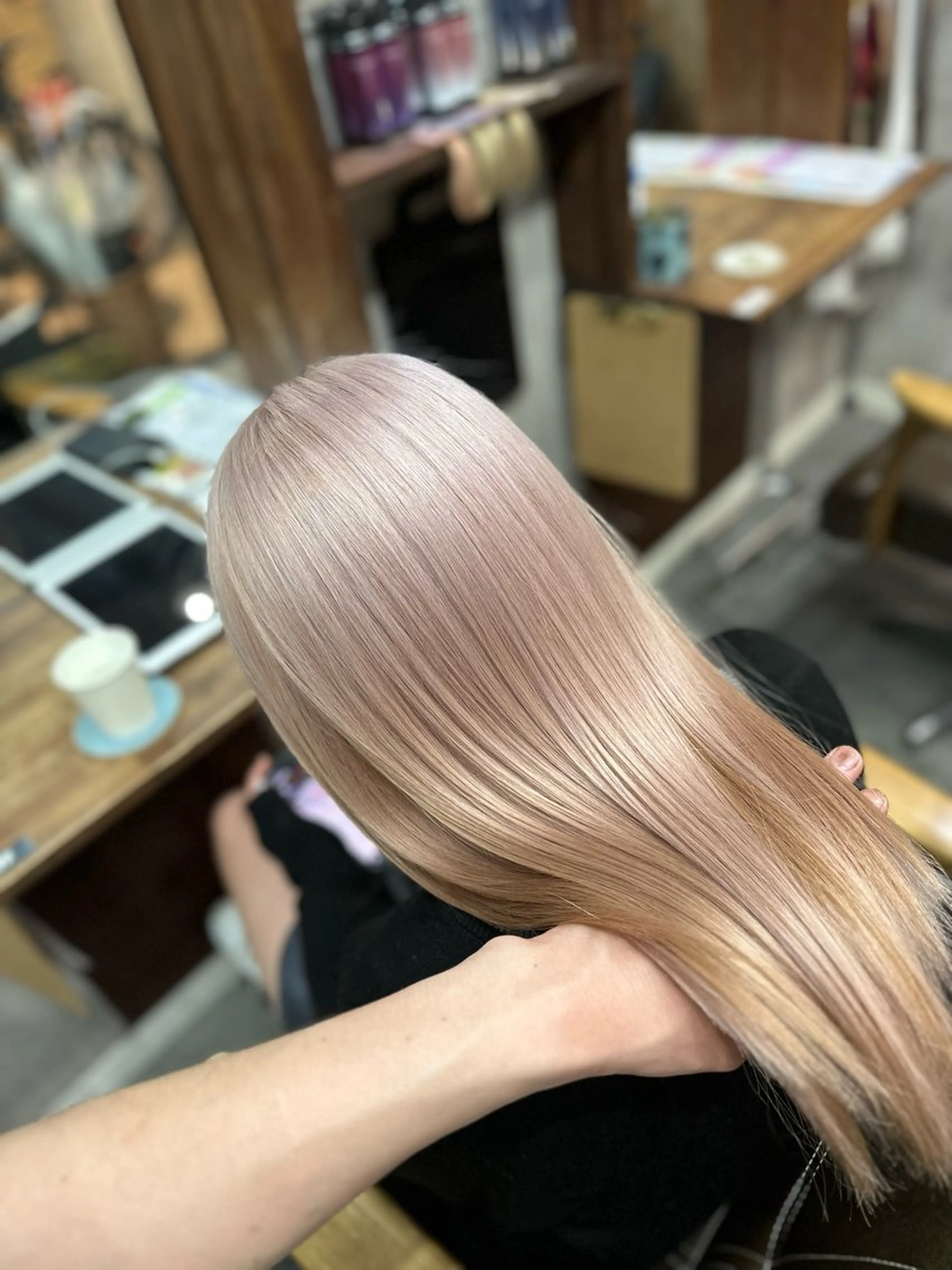 ロング カラー ベージュカラー ブリーチ ミルクティーベージュ ヘアカラー トリートメント ヘアセット 難波ブリーチカラー 伊藤洋輝のヘアスタイル