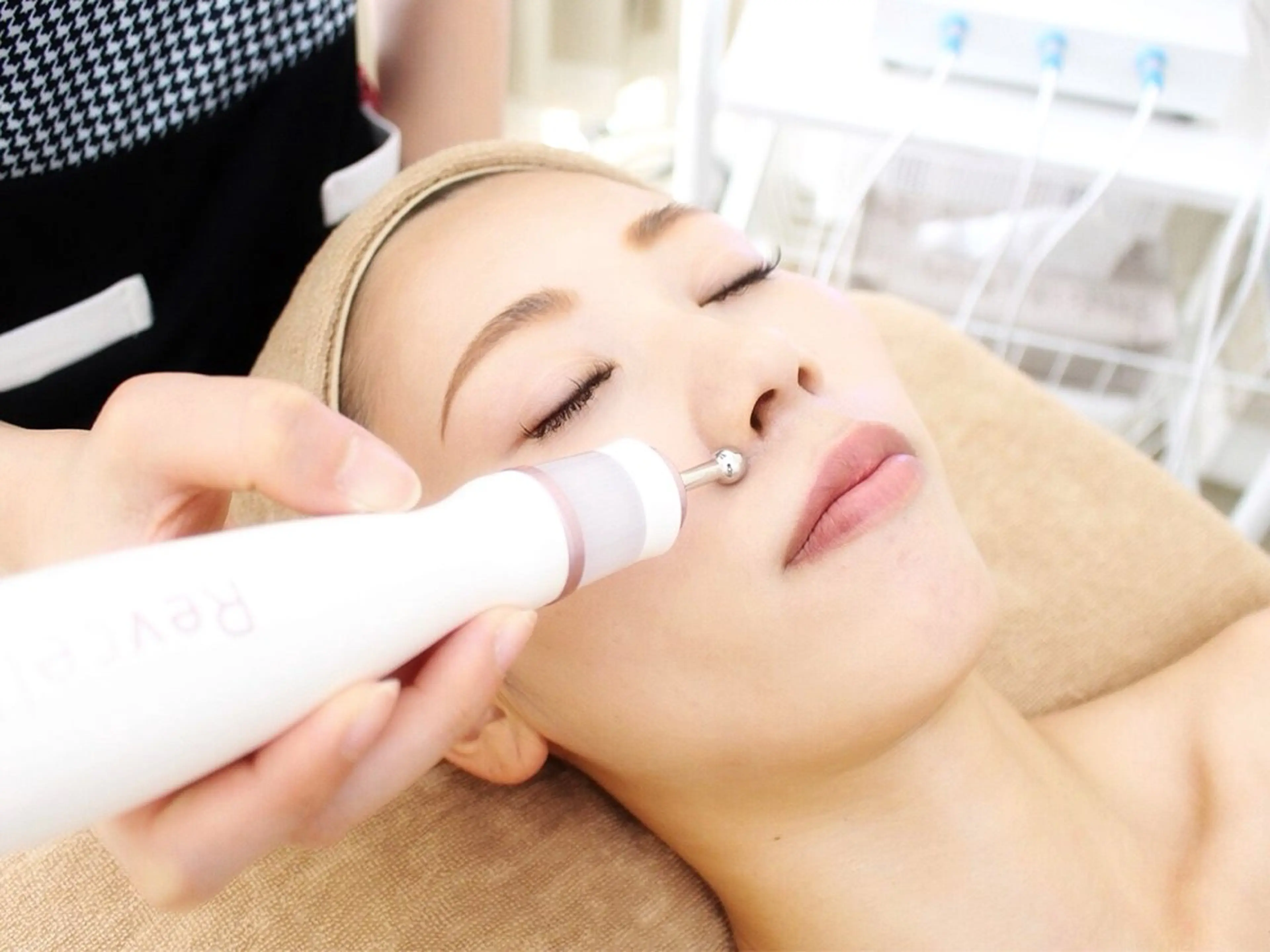 エステ リラク salon A.glansh所属・肌質改善salon♪ 効果がわかる♪南森町のネイルデザイン