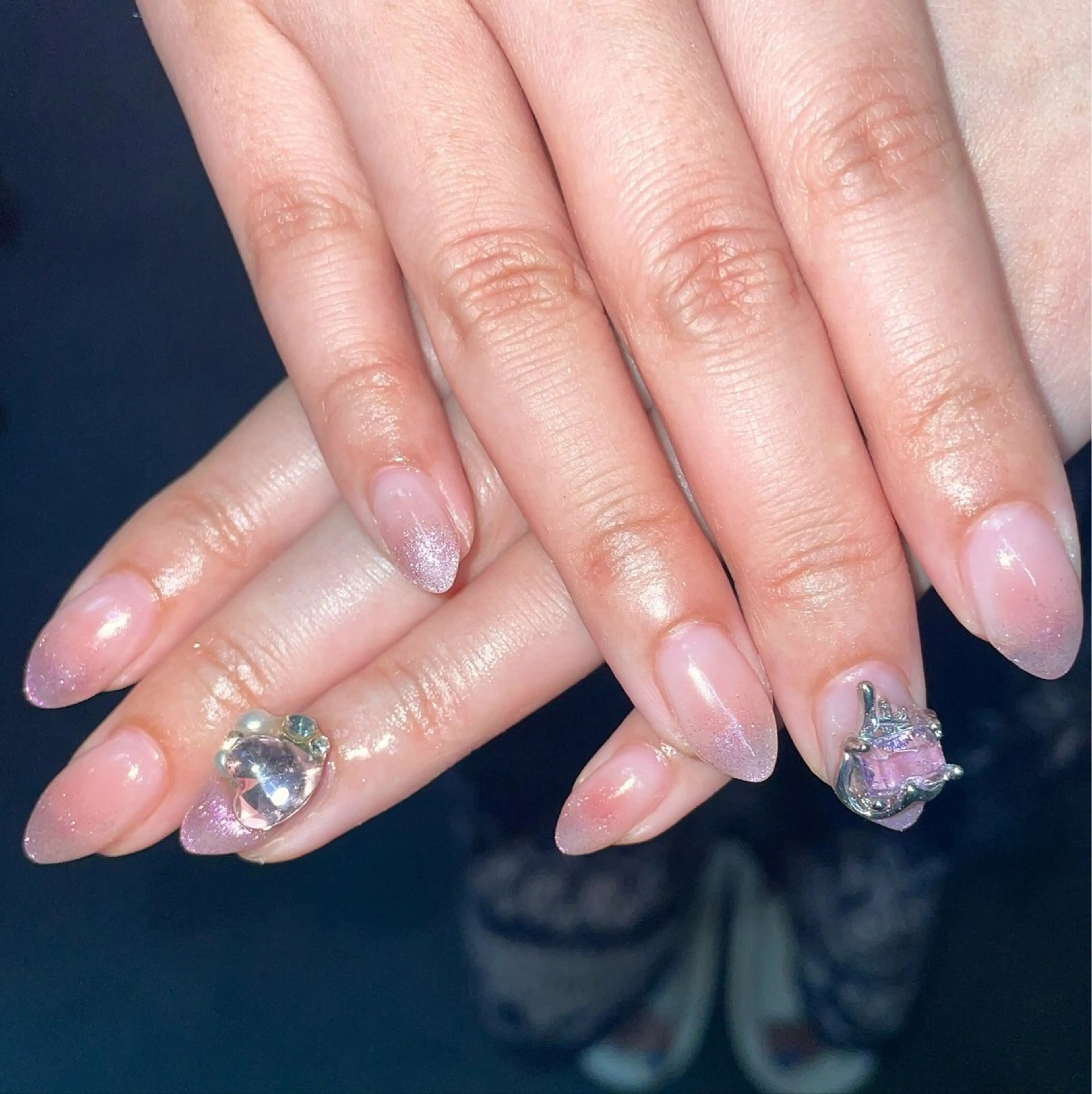 ネイル チークネイル ガーリー キラキラネイル 韓国ネイル マグネットネイル ハンドネイル ハンドケア 🎀NAIL🎀 AI🪄︎︎◝✩のネイルデザイン