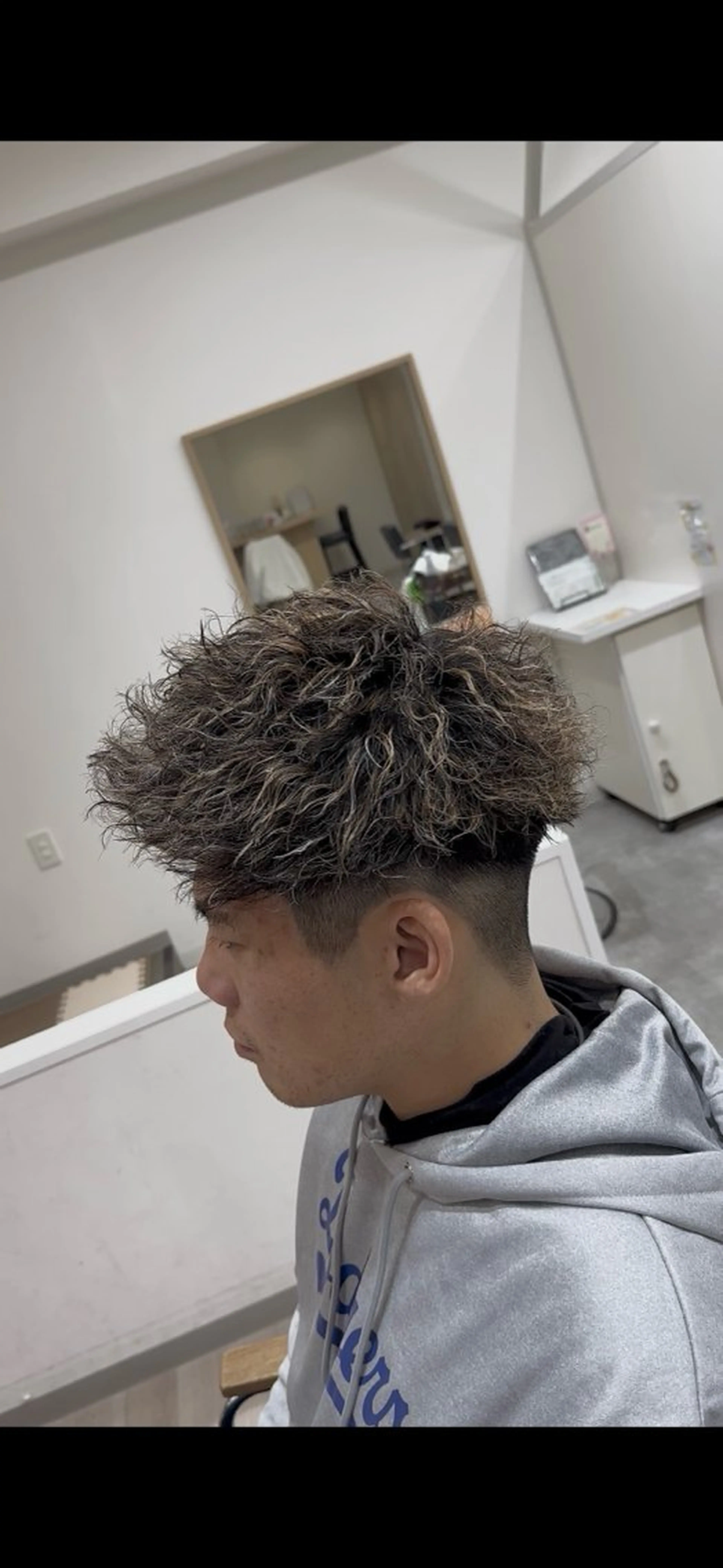 パーマ メンズ メンズメッシュ Chere ore 新金岡所属・ツイスパ/フェード /辻諒哉のヘアスタイル