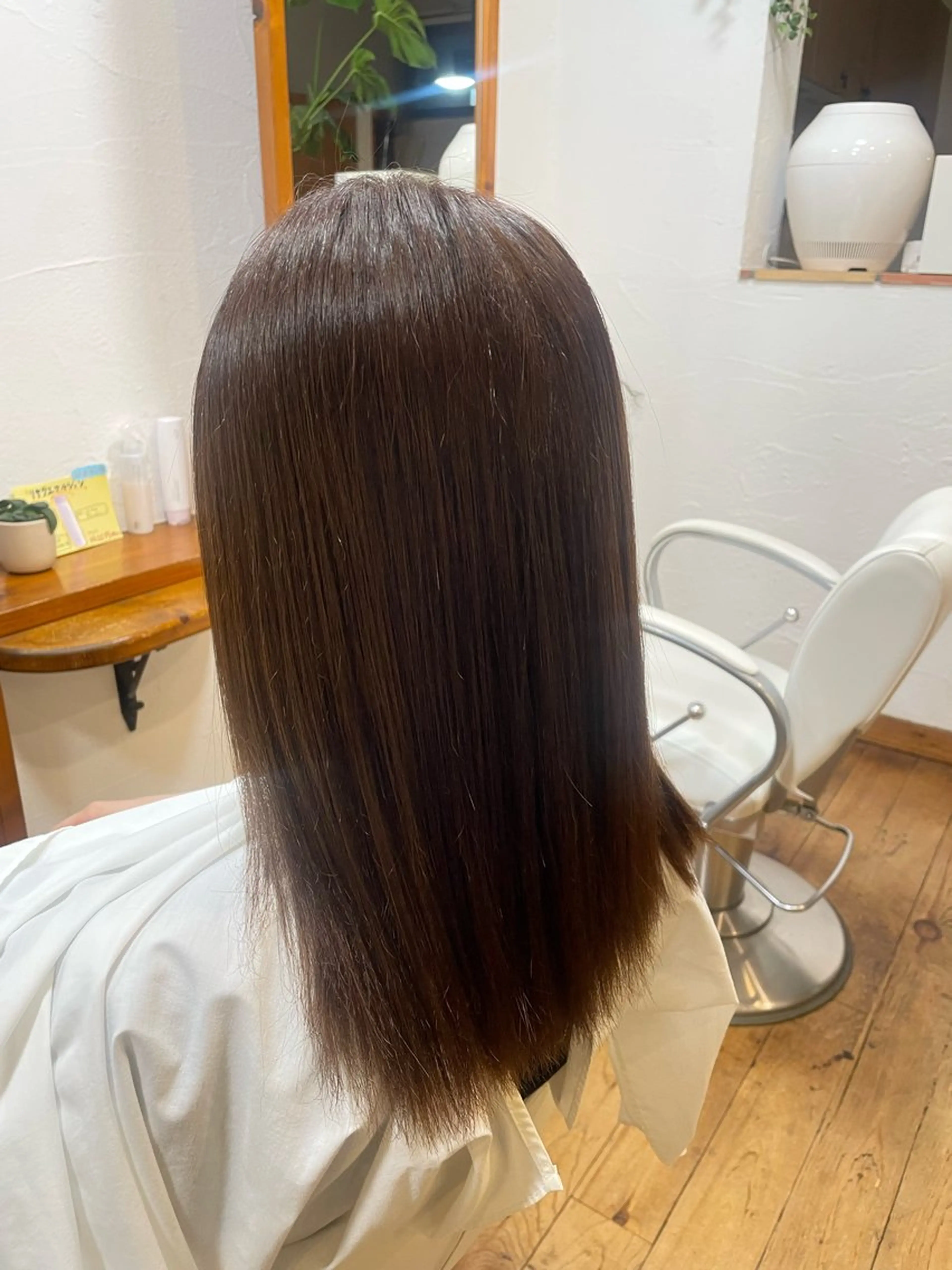 セミロング カラー KOUROS所属・宮本 音々のヘアスタイル