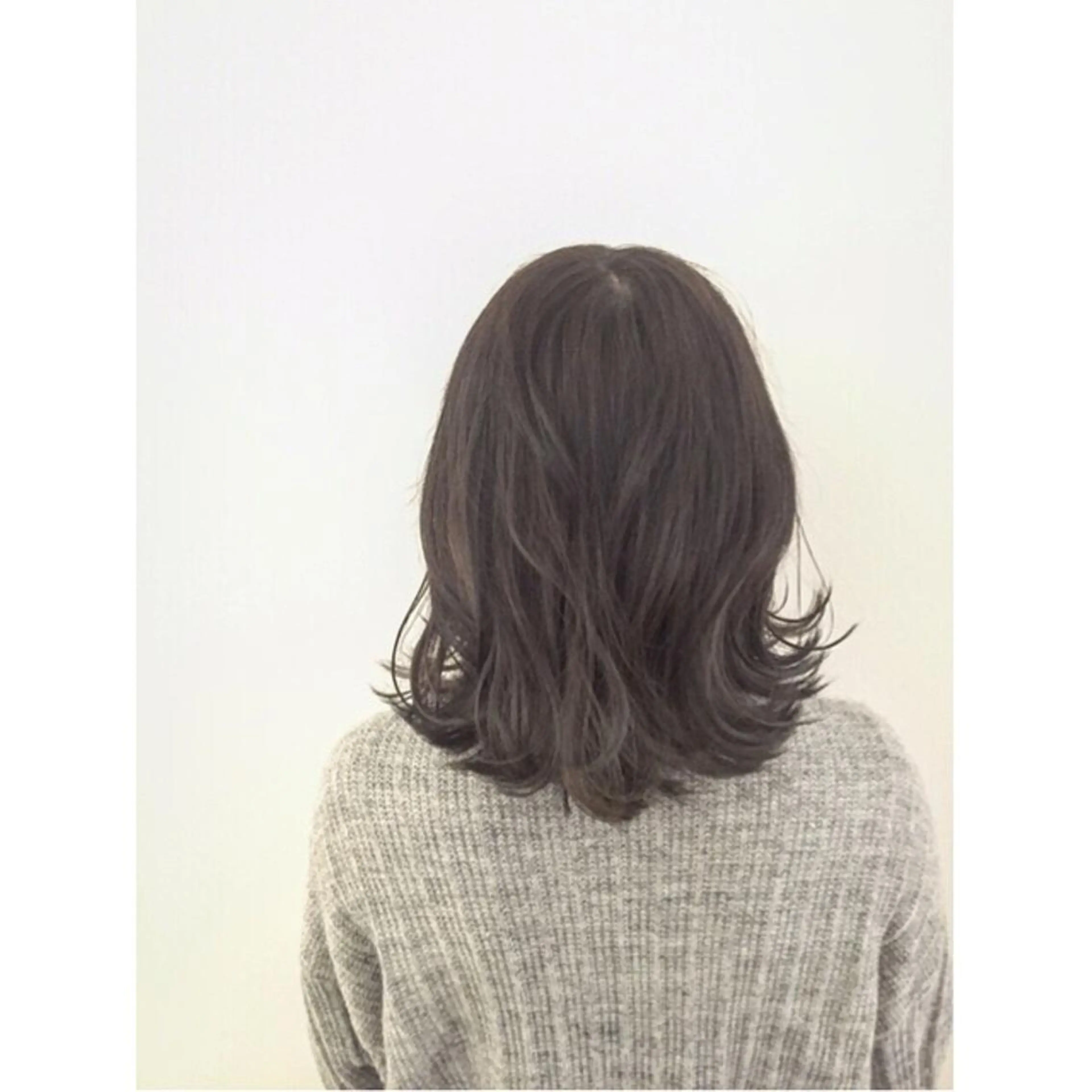 ミディアム カラー ヘアアレンジ 小顔カット✨ 透明感カラーのヘアスタイル