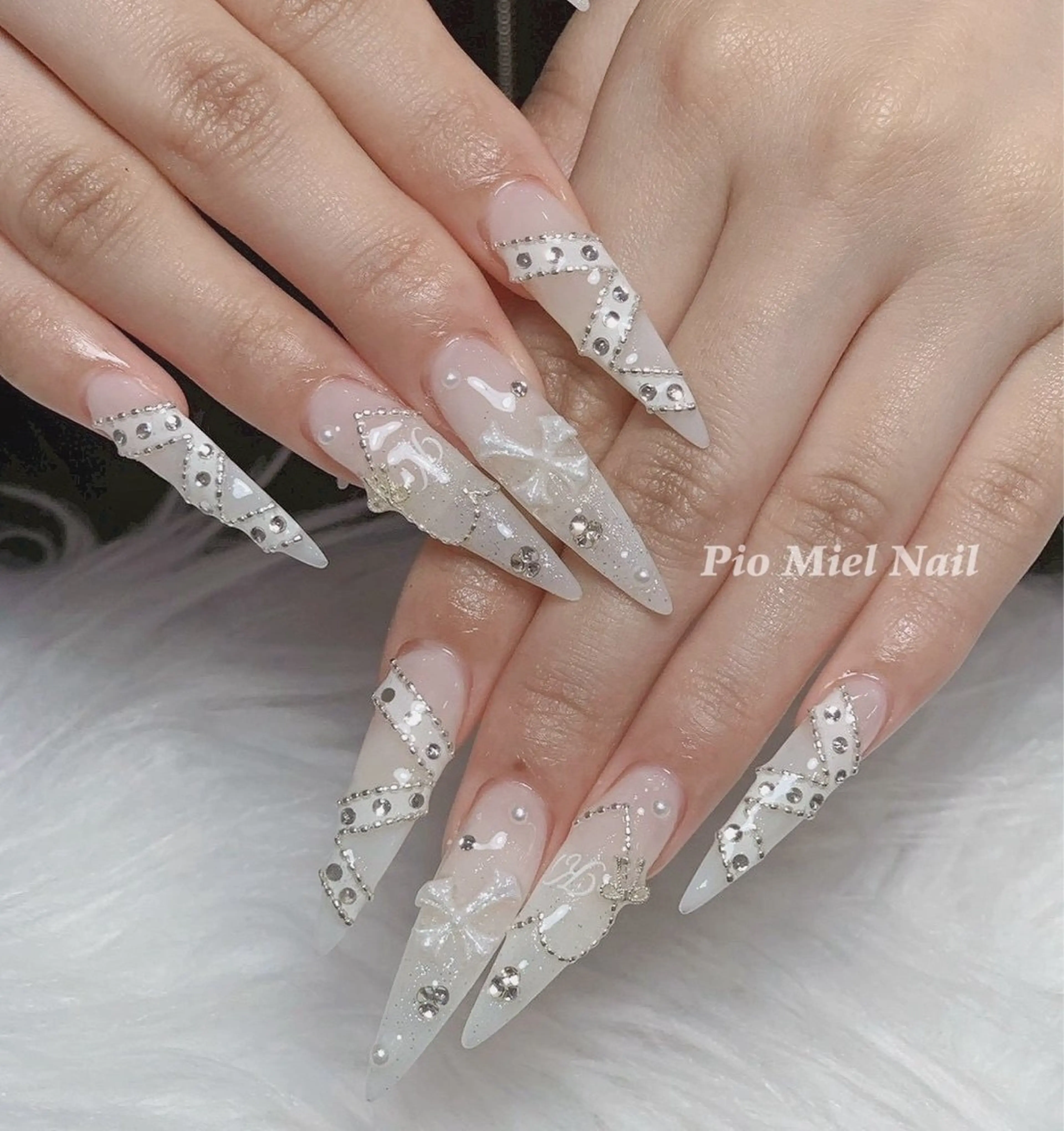 ネイル ハンドネイル HANA 長さだしのネイルデザイン