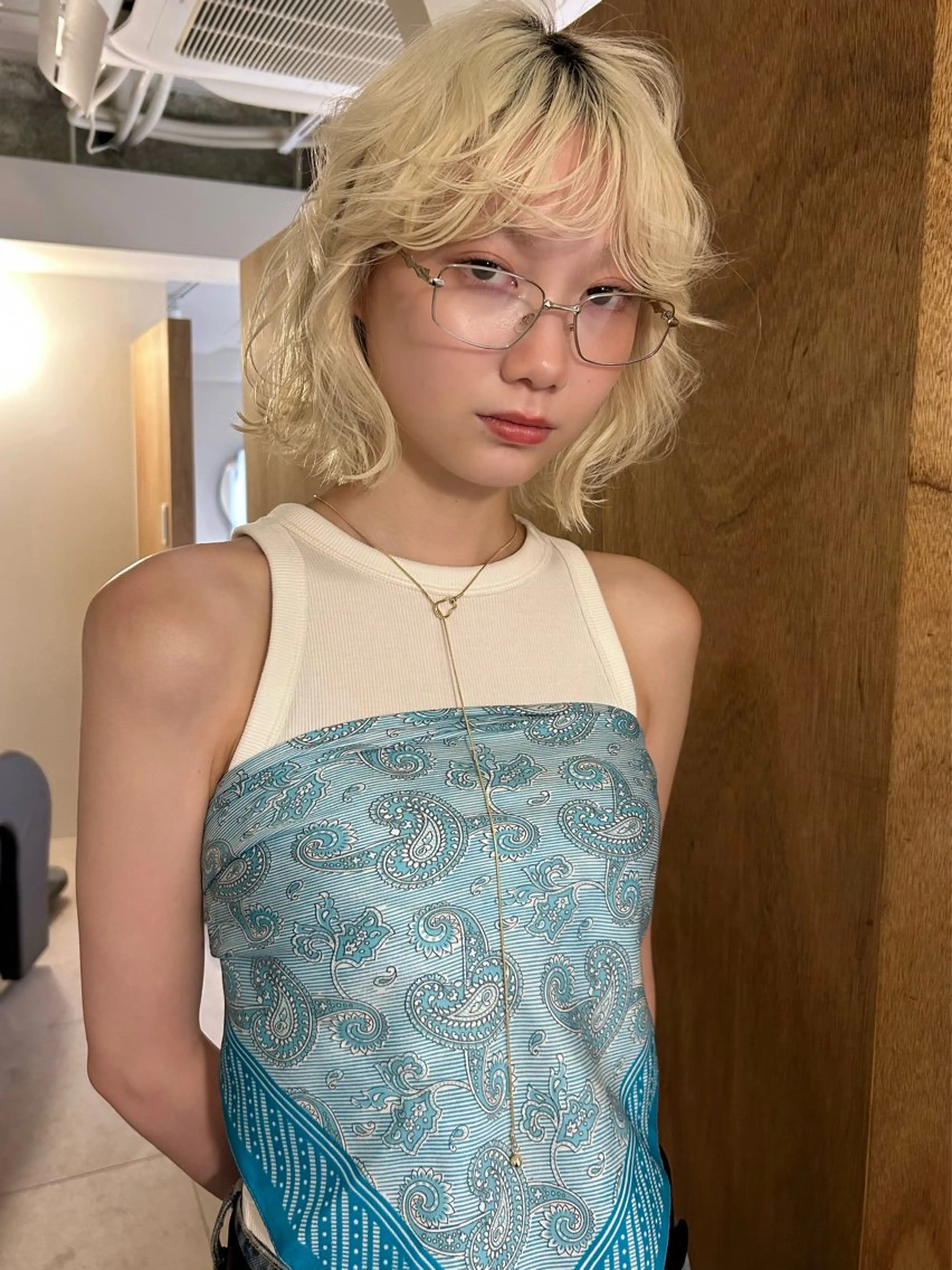 ミディアム カラー ベージュカラー ブリーチ ブロンド ブロンドベージュ 上田 恋菜のヘアスタイル