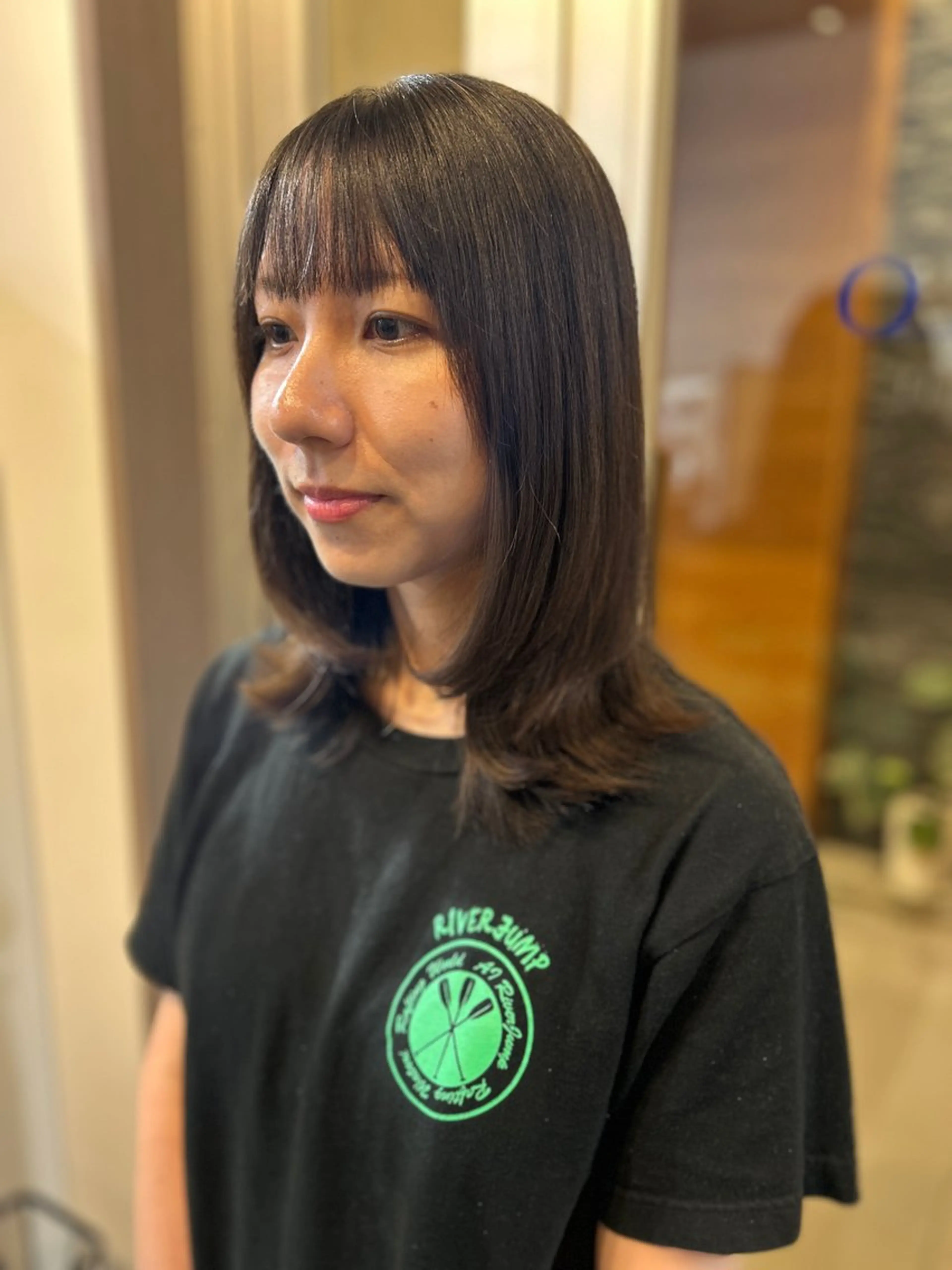 ミディアム Reina .のヘアスタイル