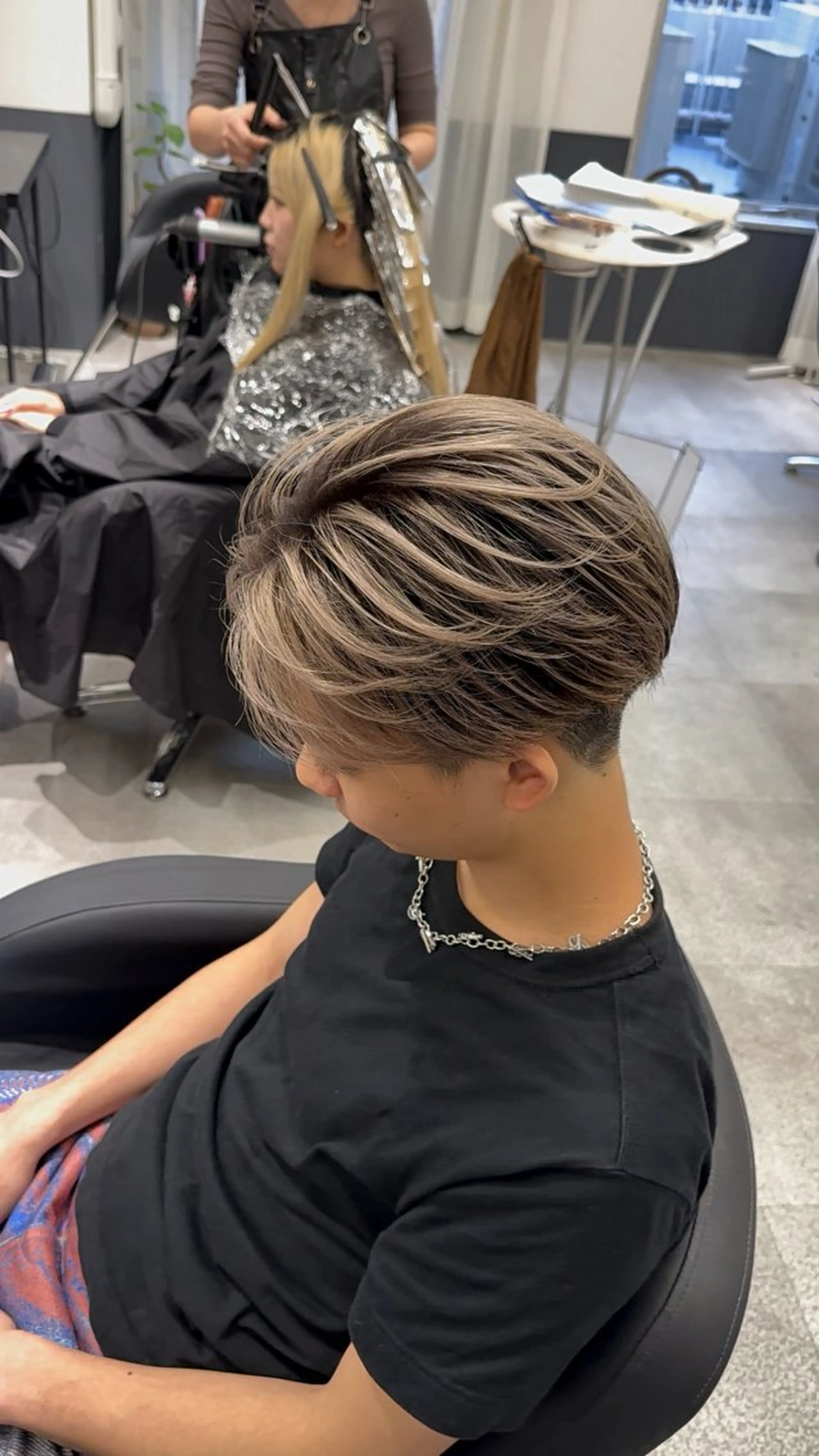 カラー メンズ メンズバレイヤージュ バレイヤージュ ヘアカラー YUDAIブリーチ• カラー/心斎橋•難波のヘアスタイル