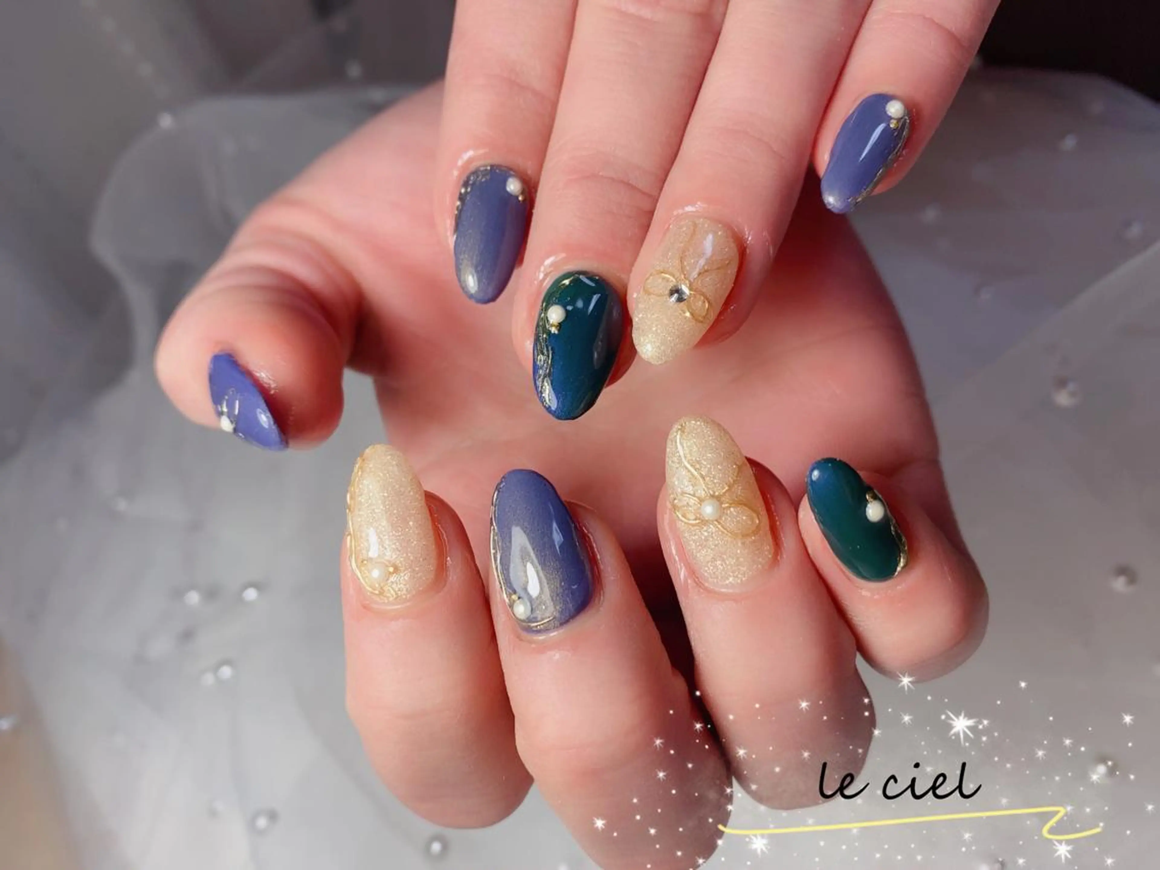 ネイル ミラーネイル ニュアンスネイル リボン スカルプネイル 冬ネイル Naka Rieのネイルデザイン