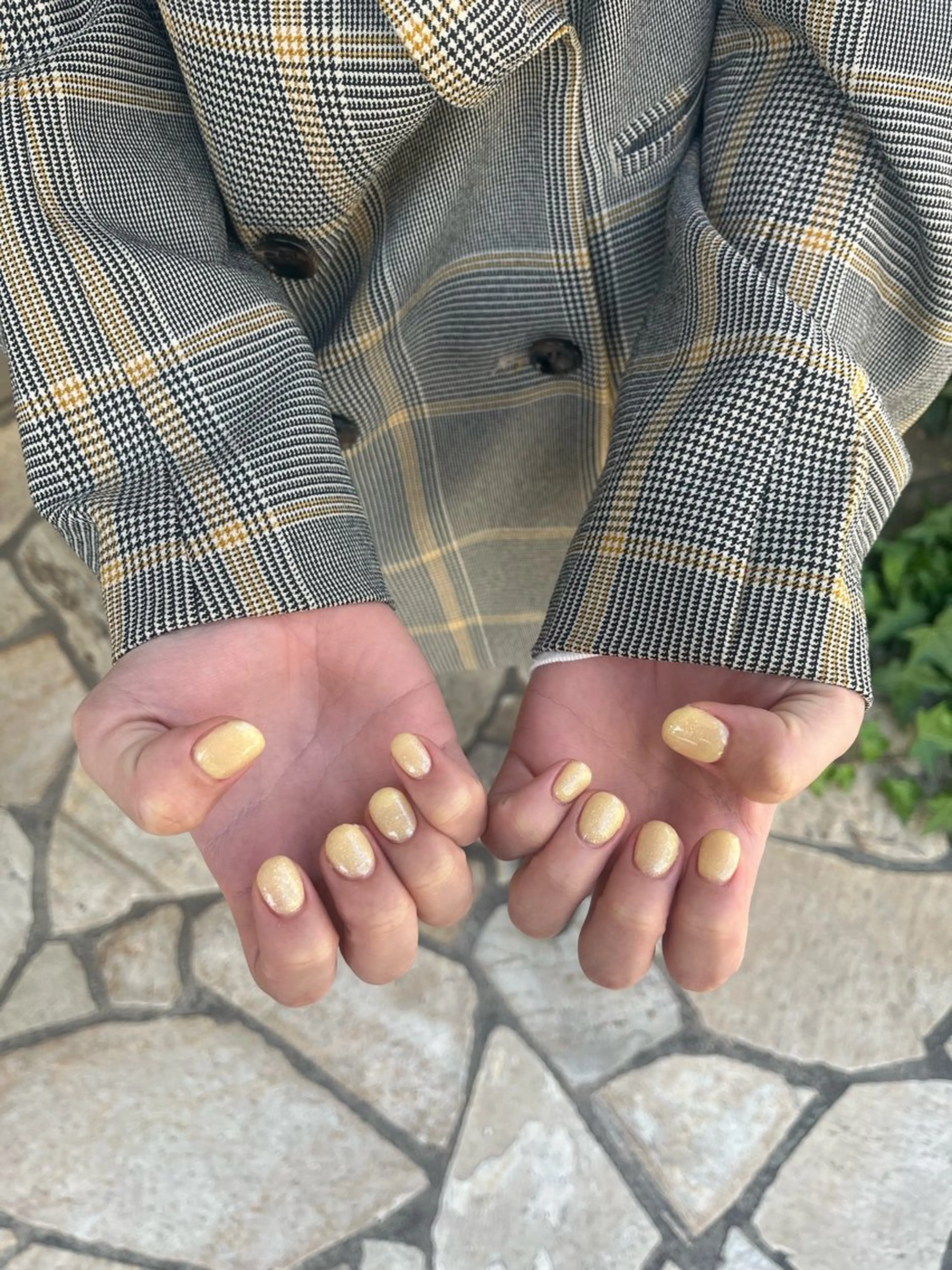 ネイル ラメ(グリッター) ワンカラーネイル 黄色 坂口 莉愛のネイルデザイン