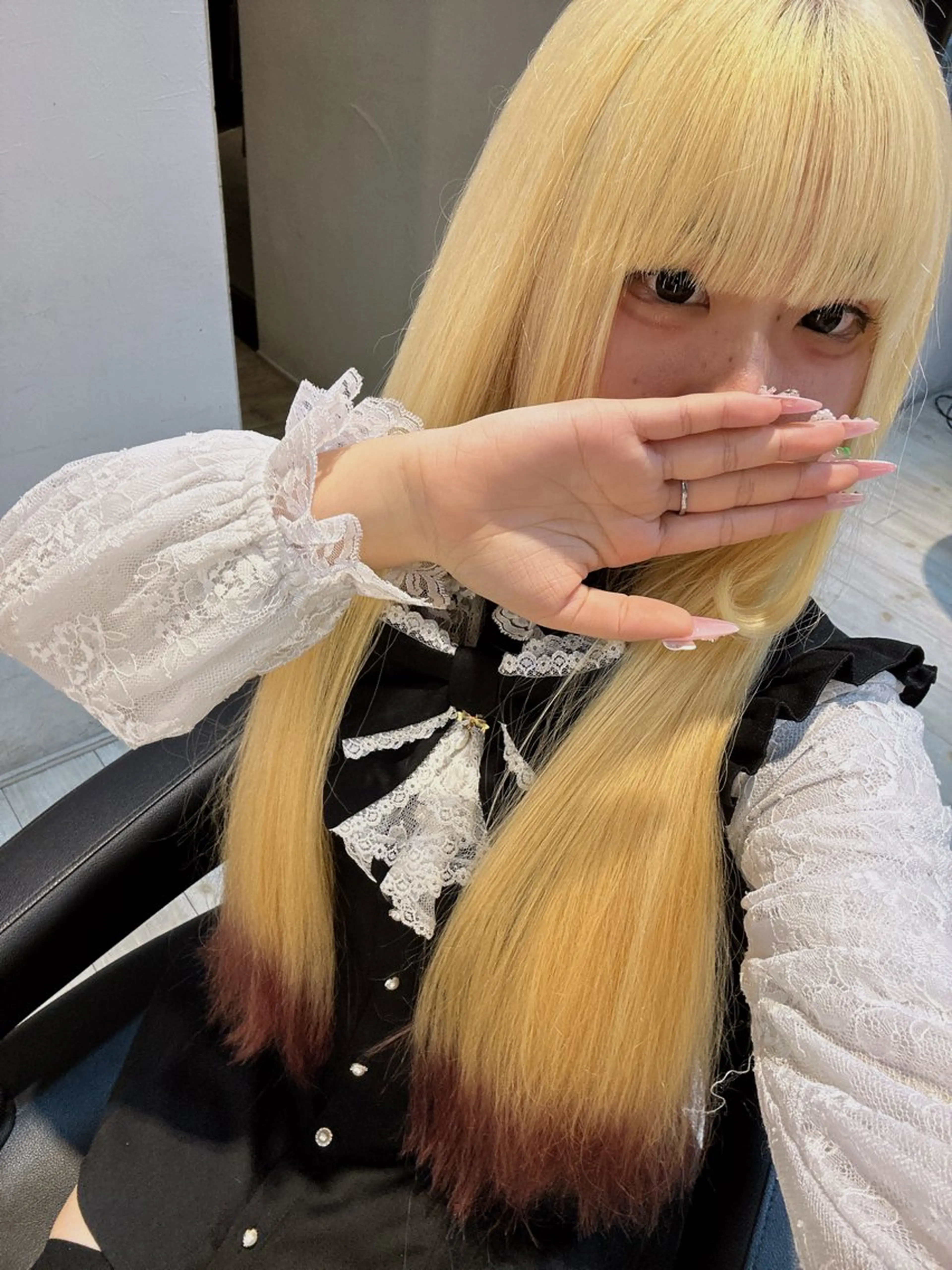 ロング カラー ブリーチ ブロンド ピンクカラー ホワイトブロンド カット ヘアカラー トリートメント 有働由良／ハイトーン ／韓国メンズヘアのヘアスタイル