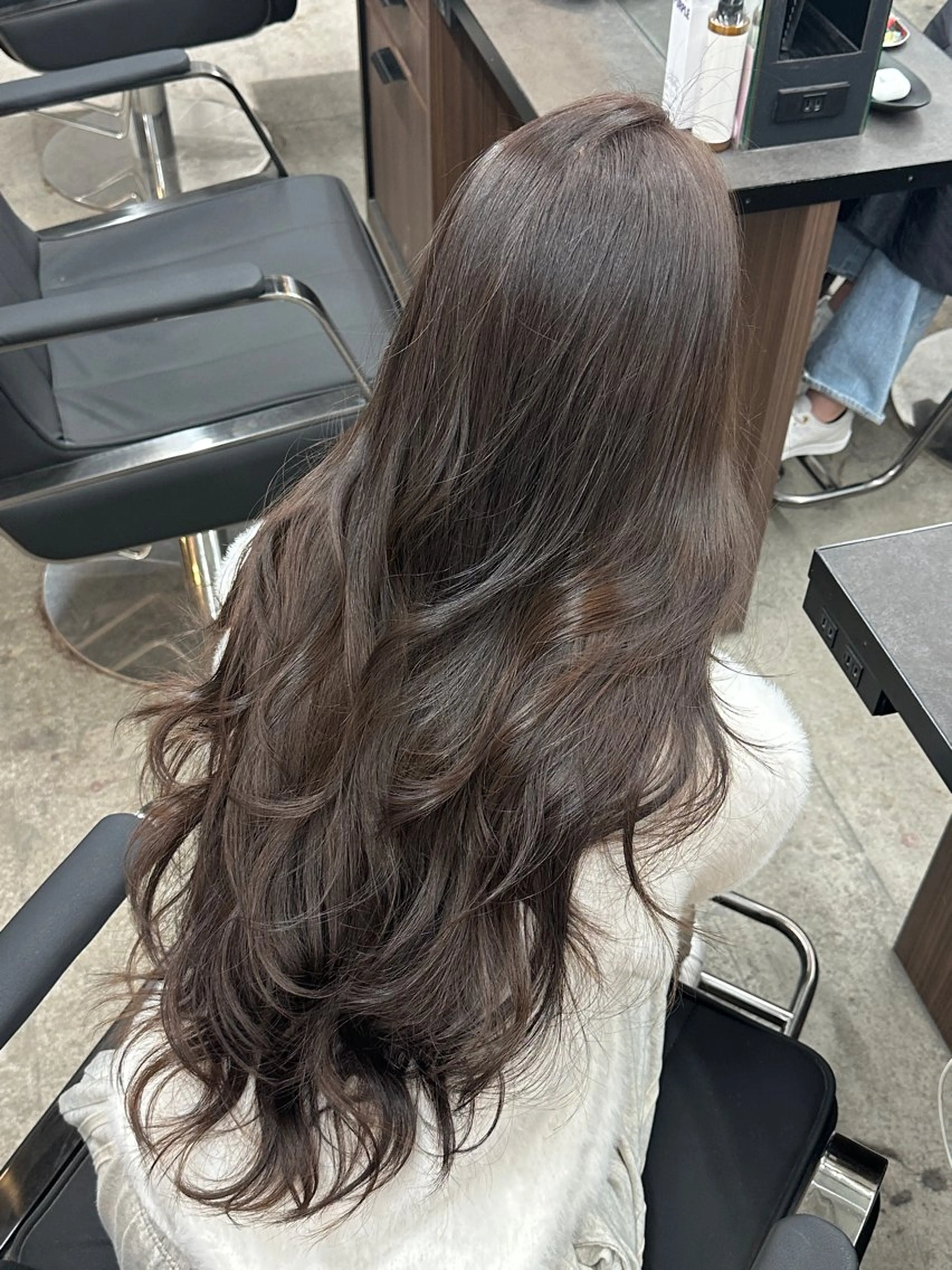 ロング カラー アッシュ 透明感カラー カット ヘアカラー トリートメント ブリーチなしWカラー 透明感/美髪/ユウゴのヘアスタイル